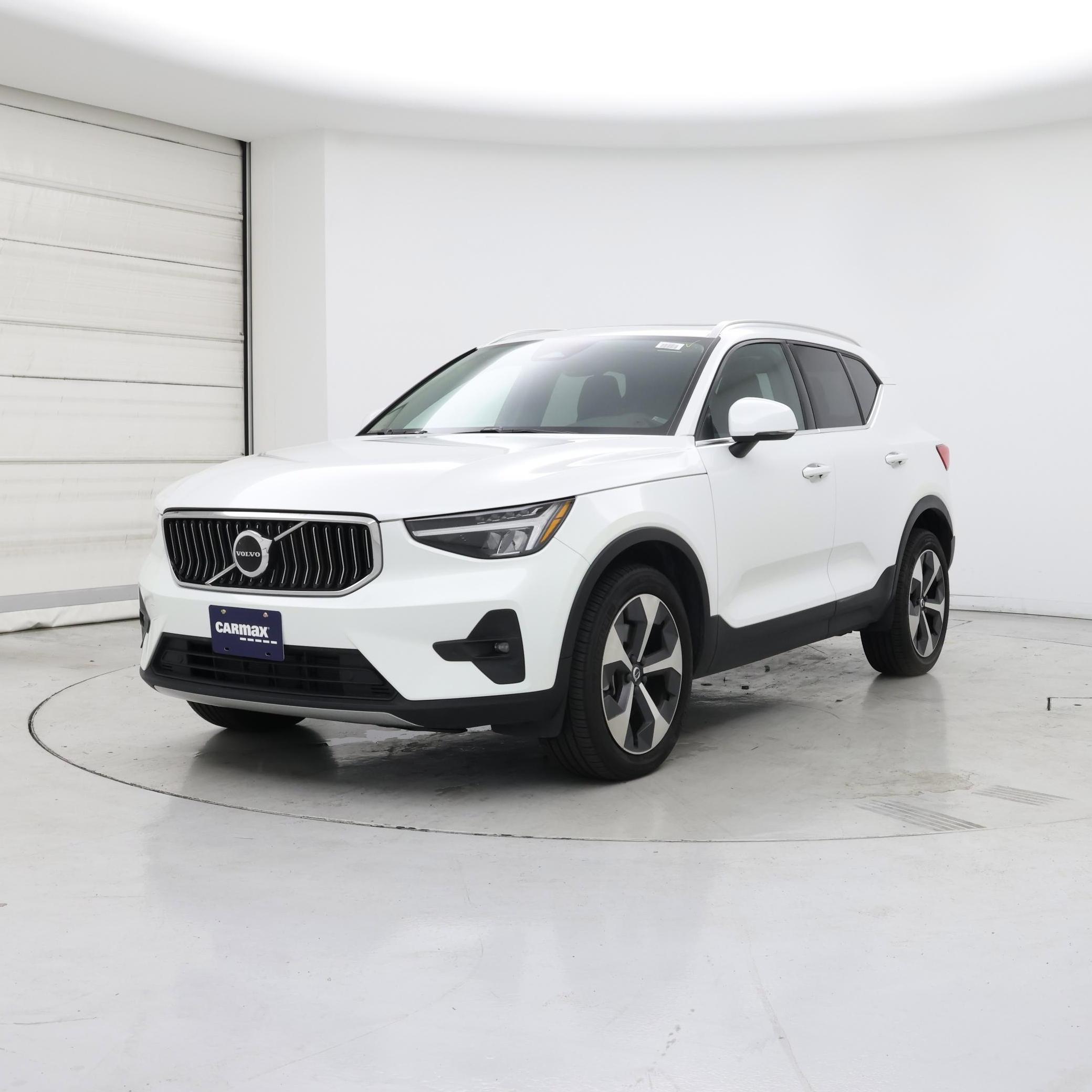 Thumbnail: 2023 Volvo XC40 - 4