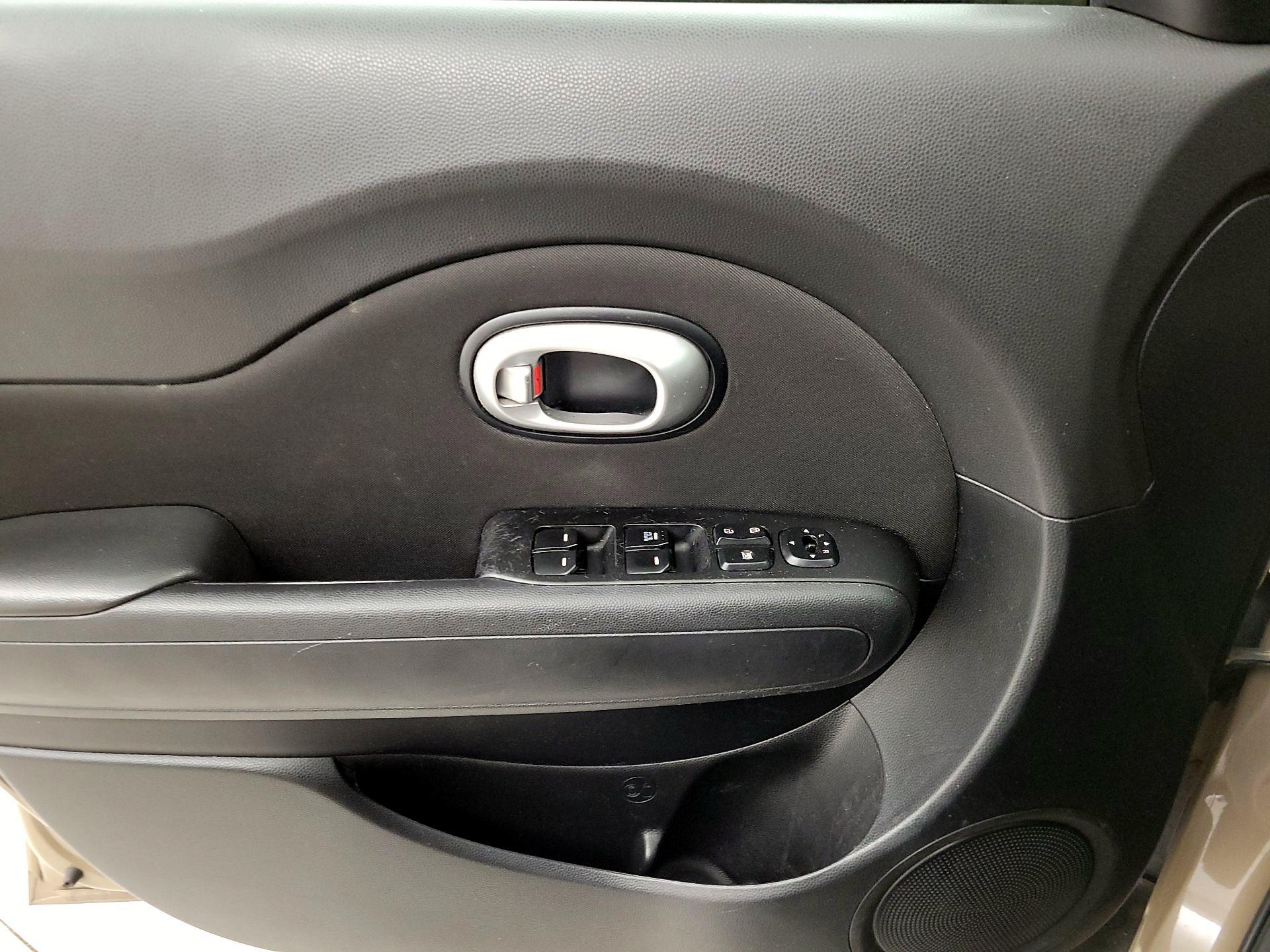 Thumbnail: 2016 Kia Soul - 12