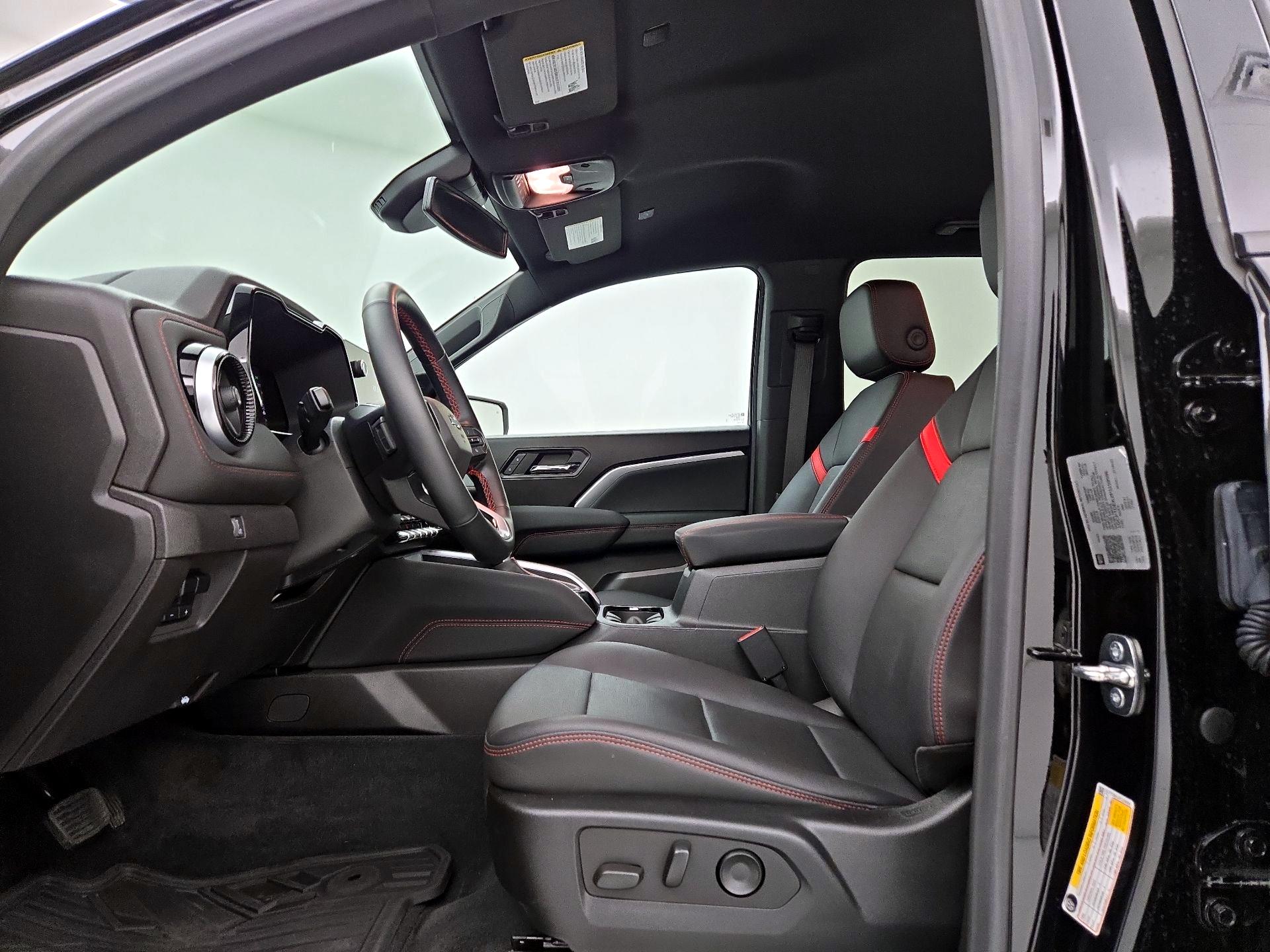 Thumbnail: 2023 Chevrolet Colorado - 11