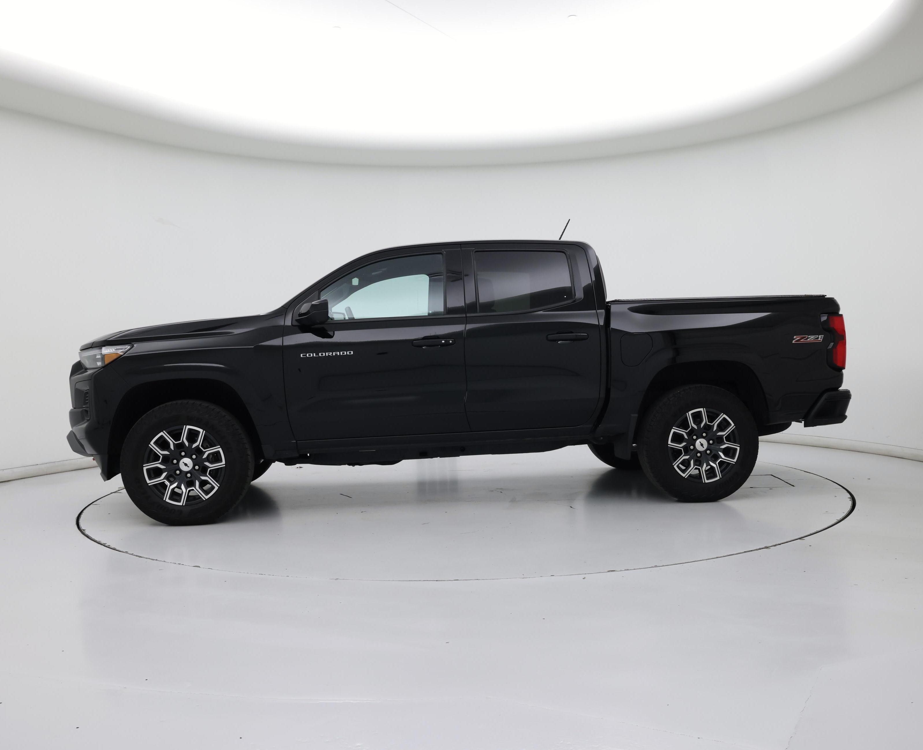 Thumbnail: 2023 Chevrolet Colorado - 3