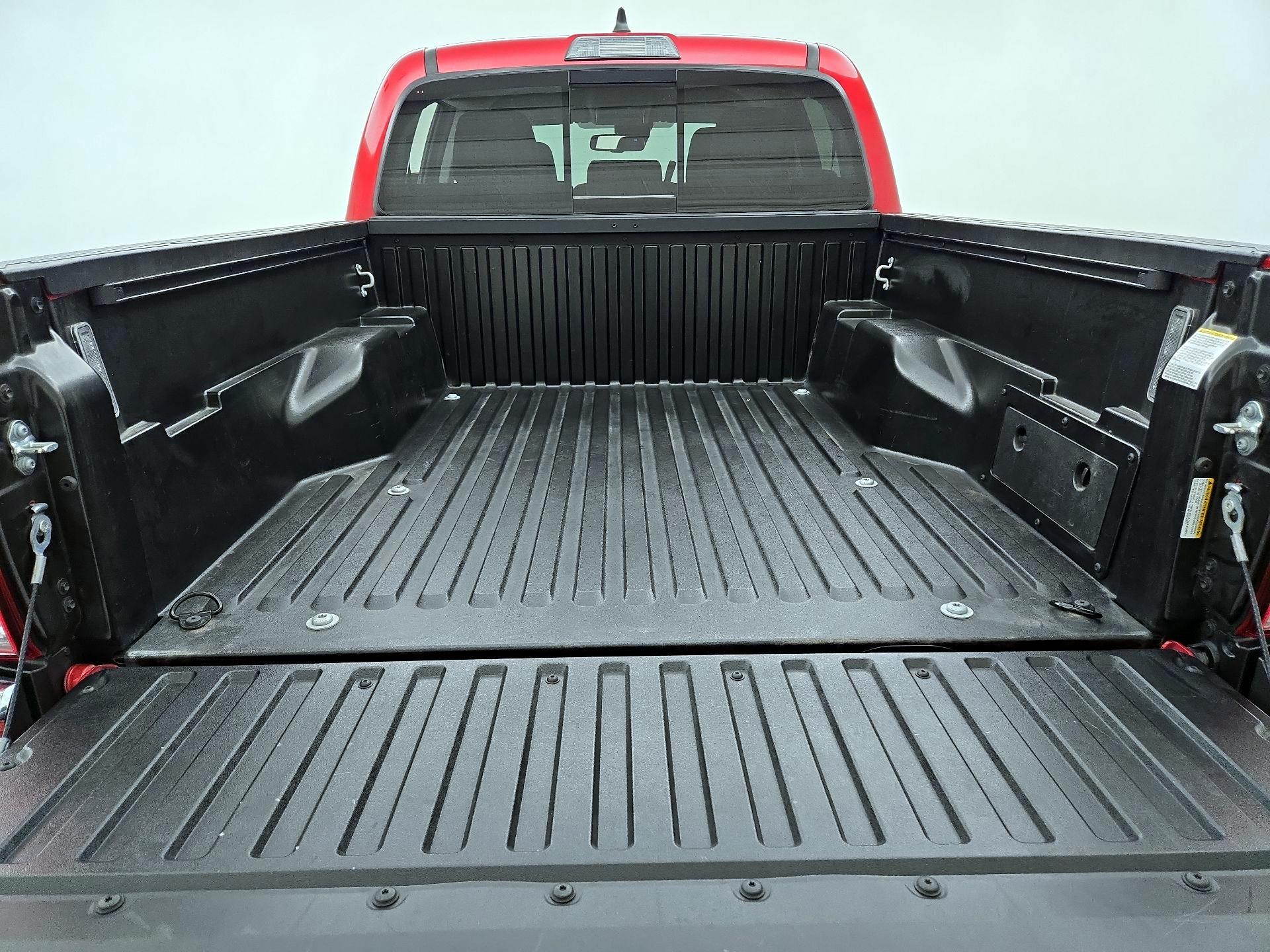 Thumbnail: 2022 Toyota Tacoma - 19