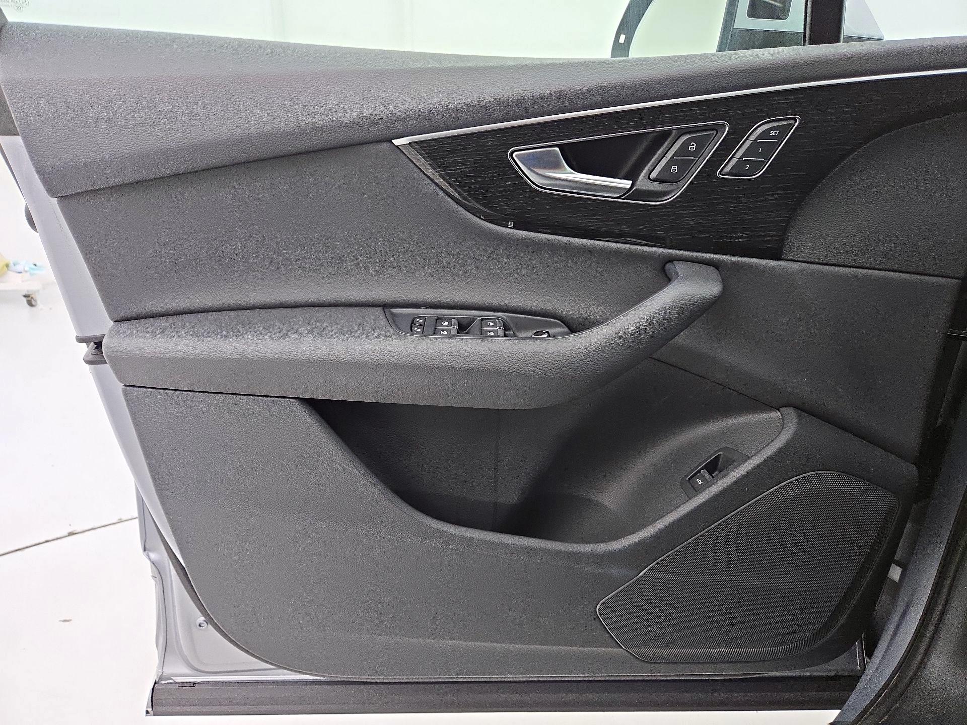 Thumbnail: 2021 Audi Q7 - 12