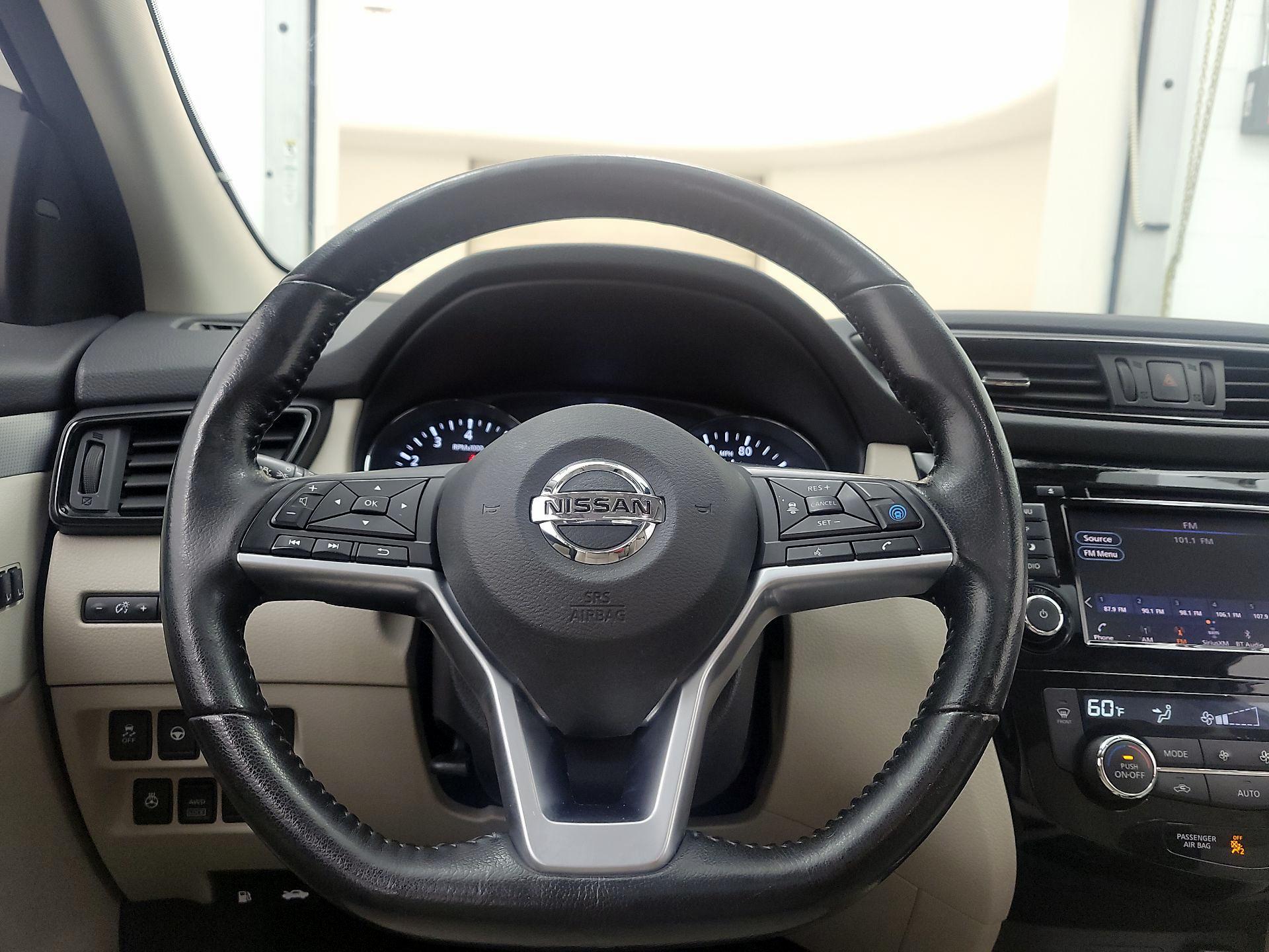 Thumbnail: 2020 Nissan Rogue Sport - 10