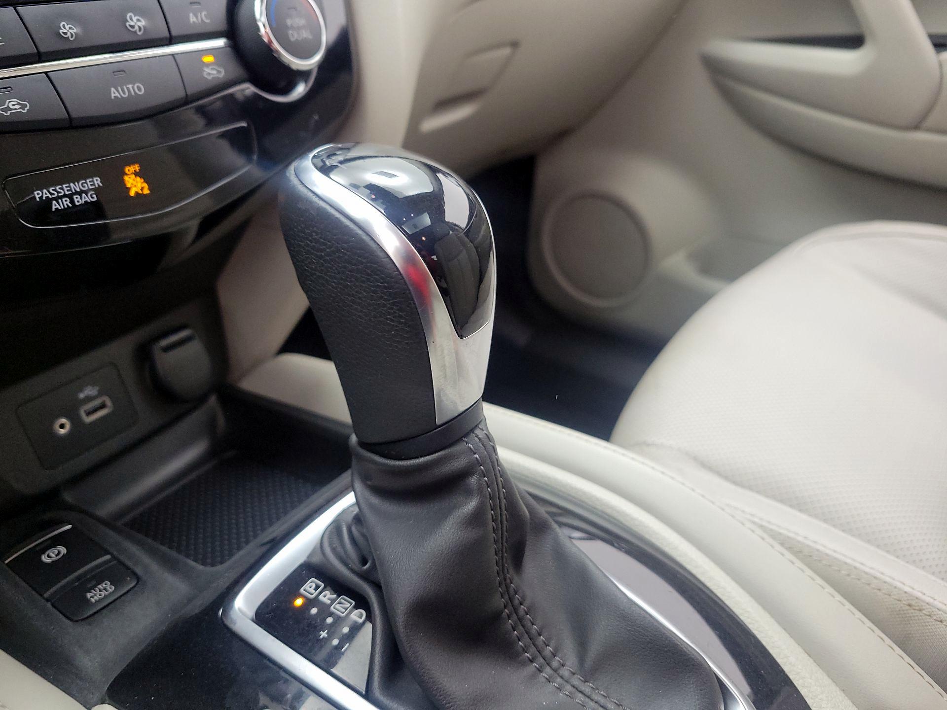 Thumbnail: 2020 Nissan Rogue Sport - 17