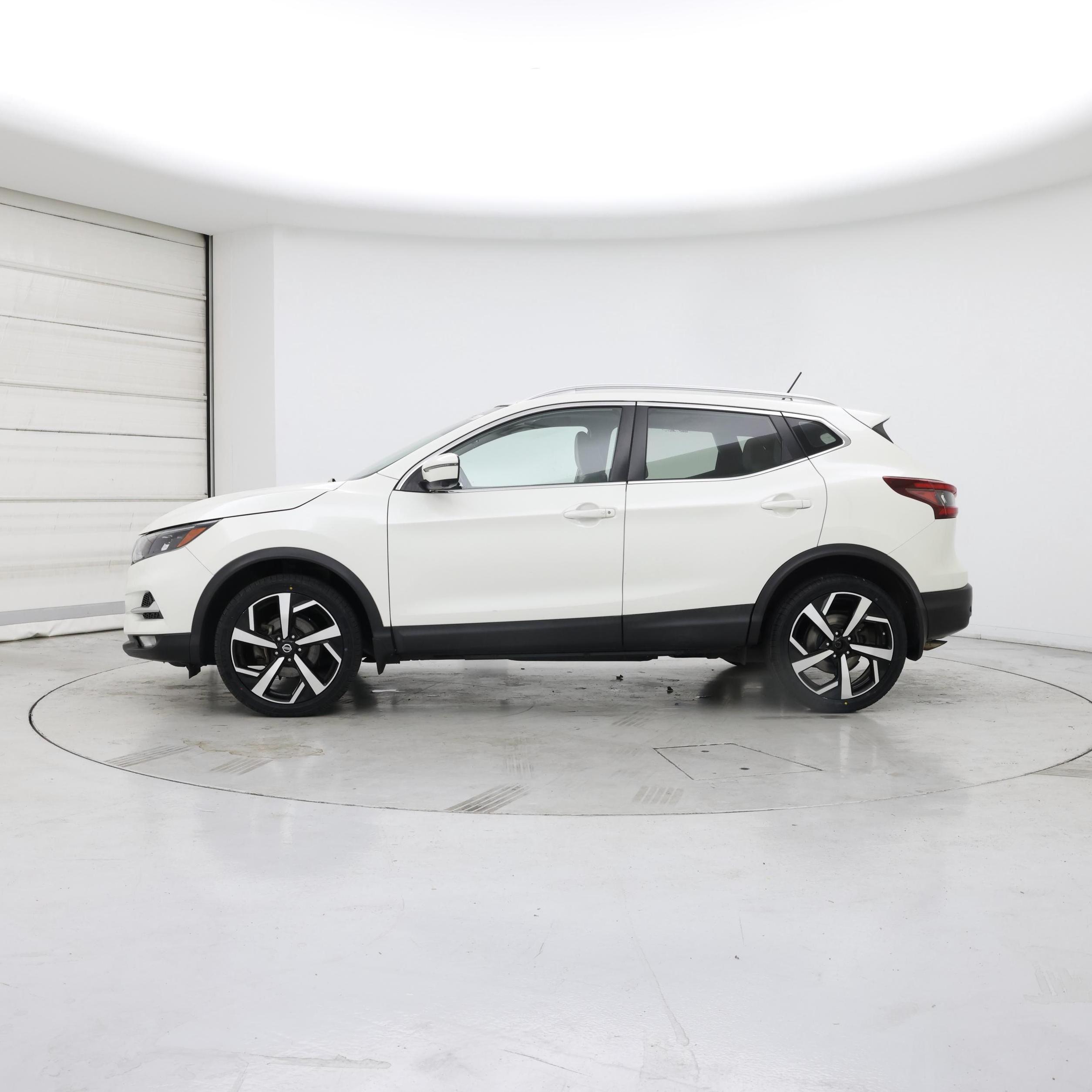 Thumbnail: 2020 Nissan Rogue Sport - 3