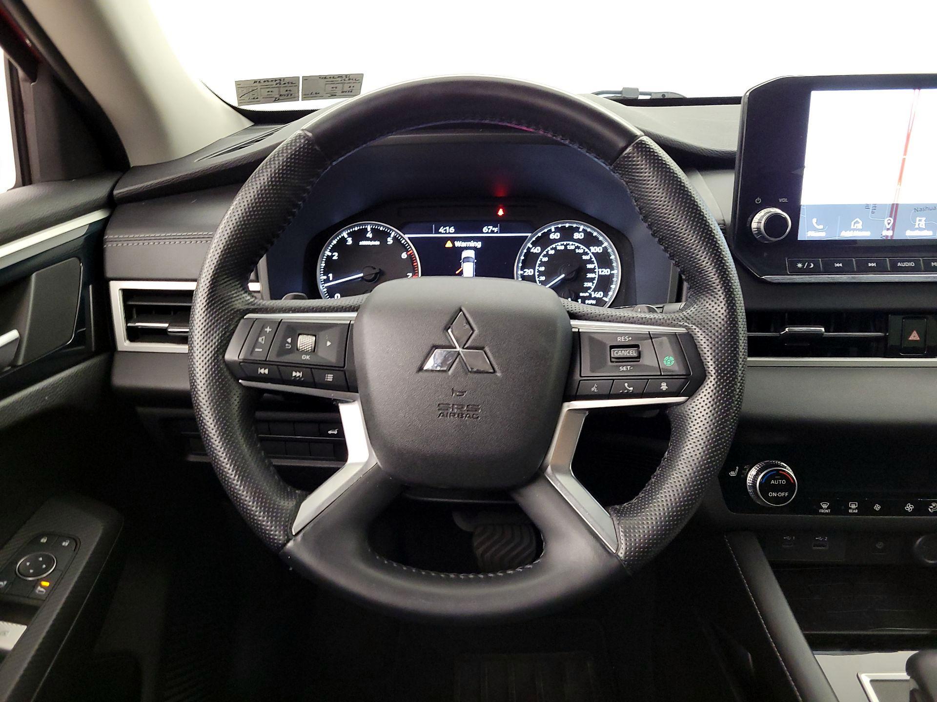 Thumbnail: 2022 Mitsubishi Outlander - 10