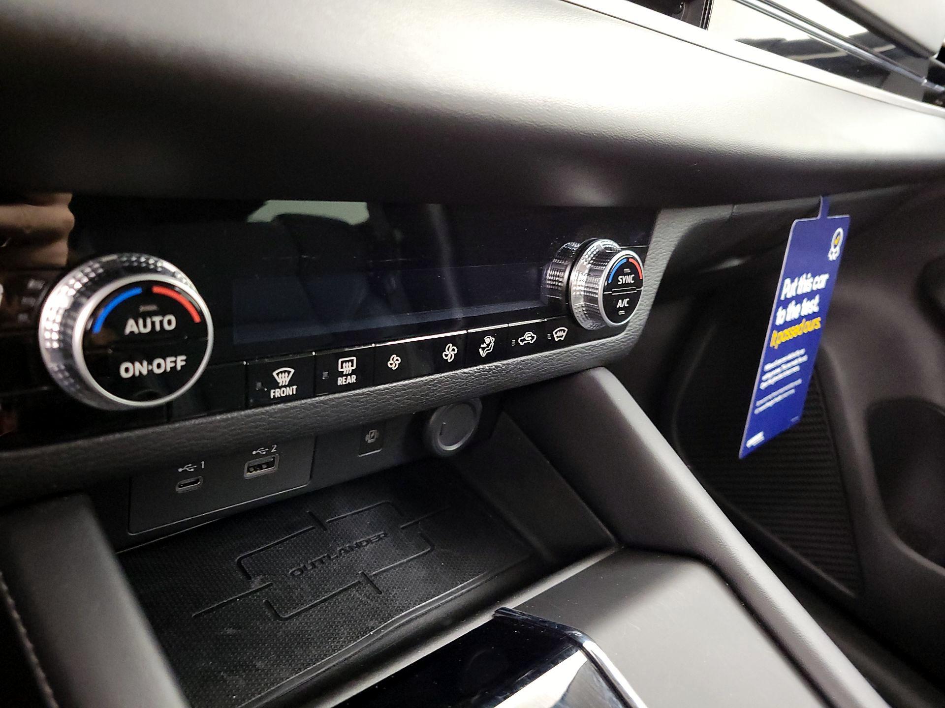 Thumbnail: 2022 Mitsubishi Outlander - 17