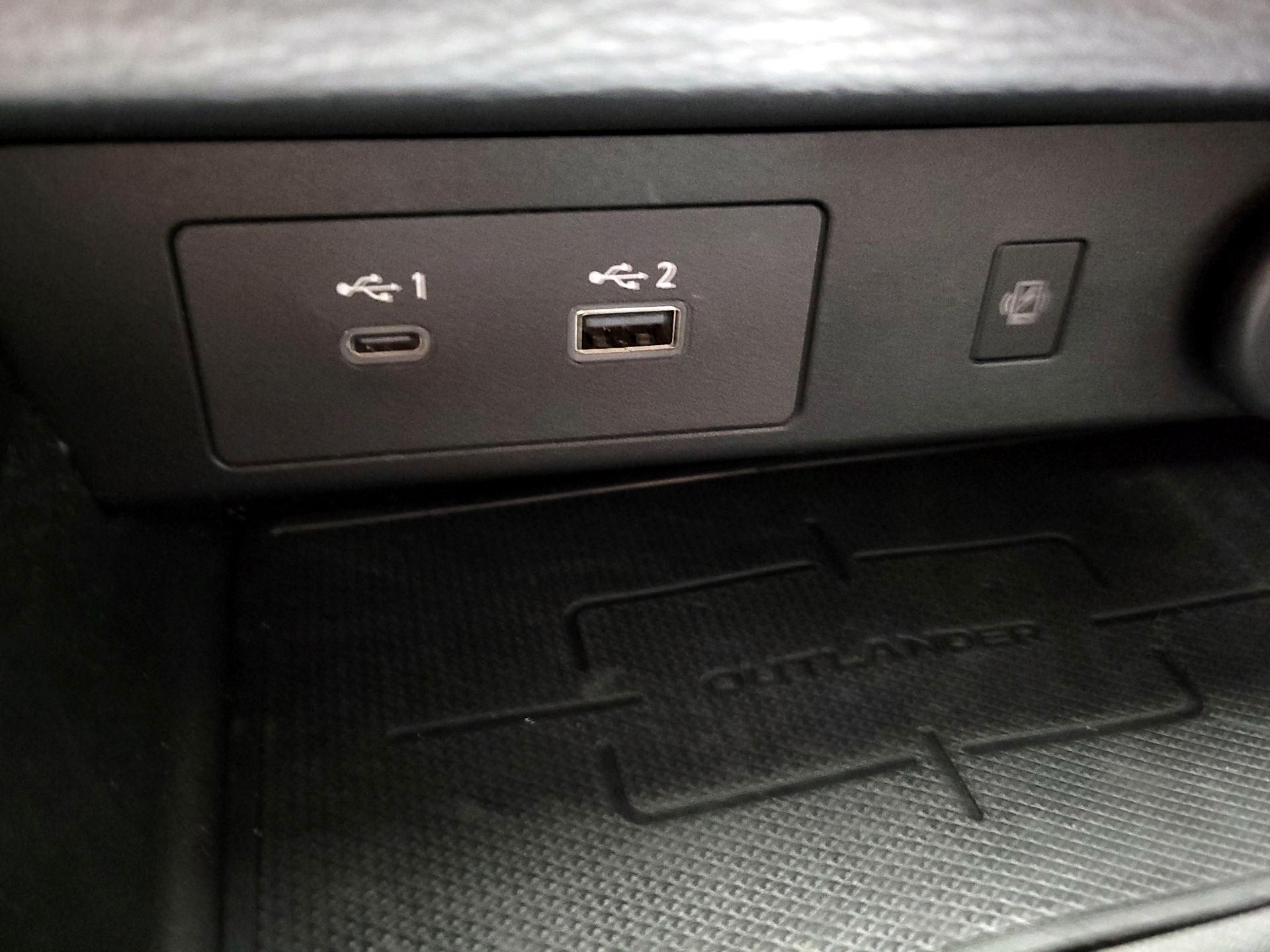 Thumbnail: 2022 Mitsubishi Outlander - 19