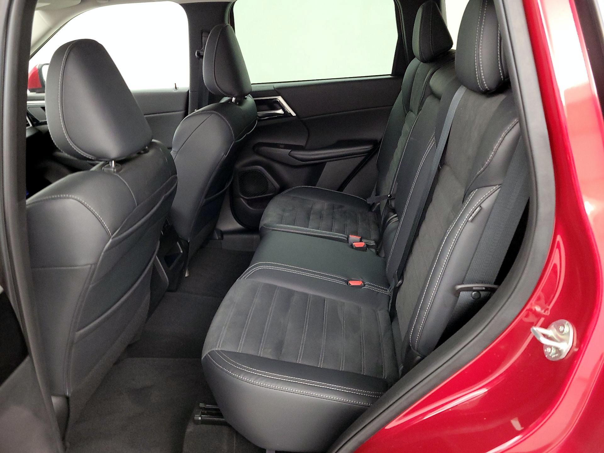 Thumbnail: 2022 Mitsubishi Outlander - 20