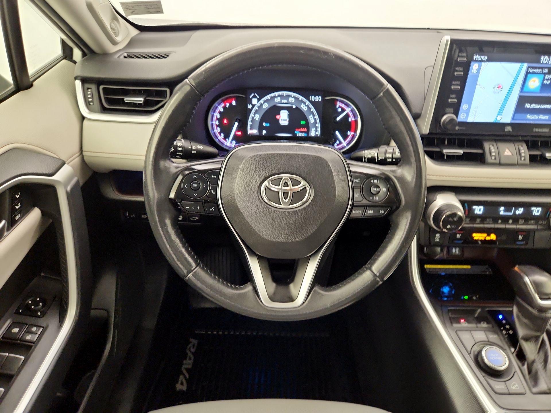 Thumbnail: 2019 Toyota RAV4 - 10