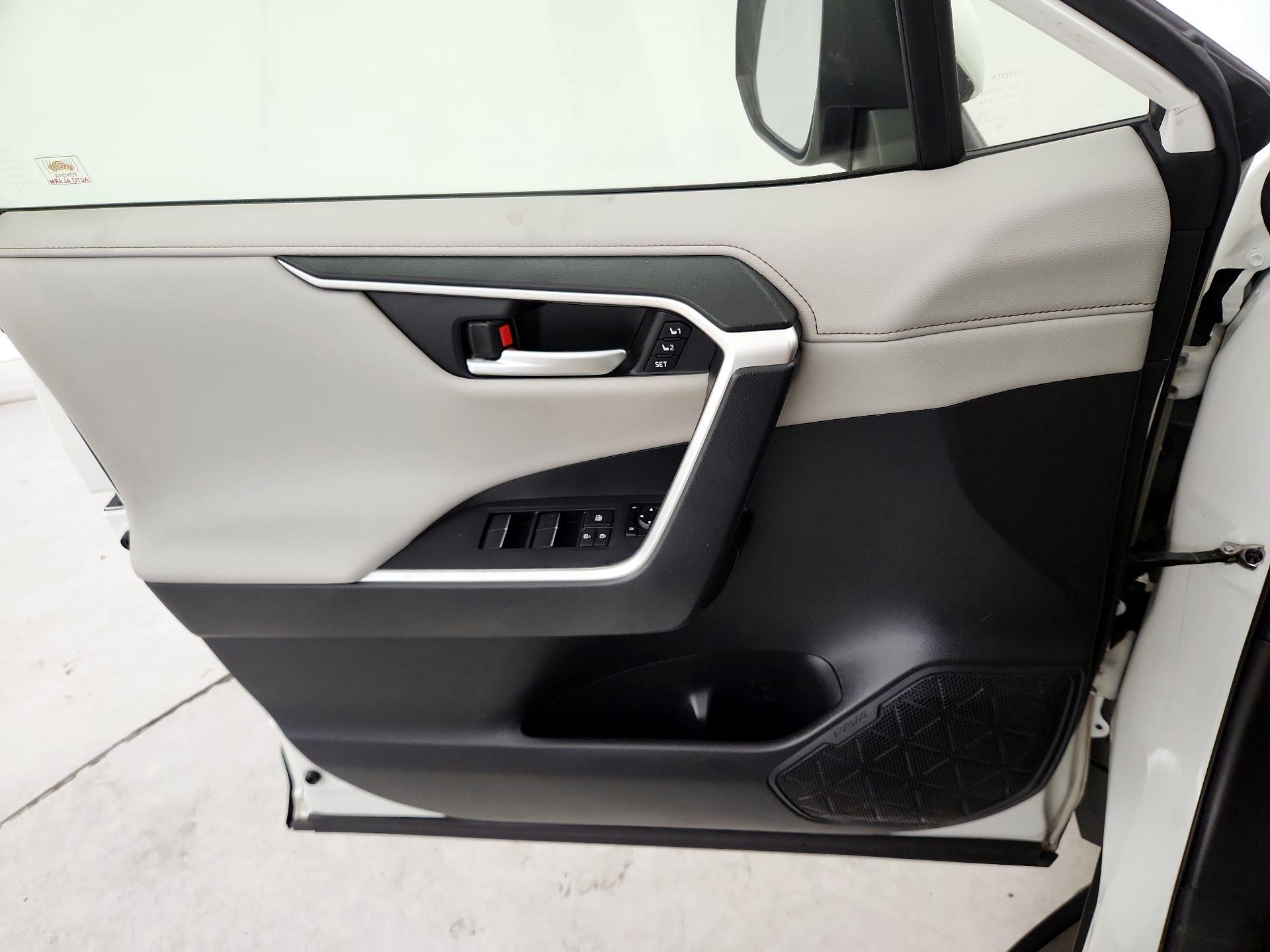 Thumbnail: 2019 Toyota RAV4 - 12