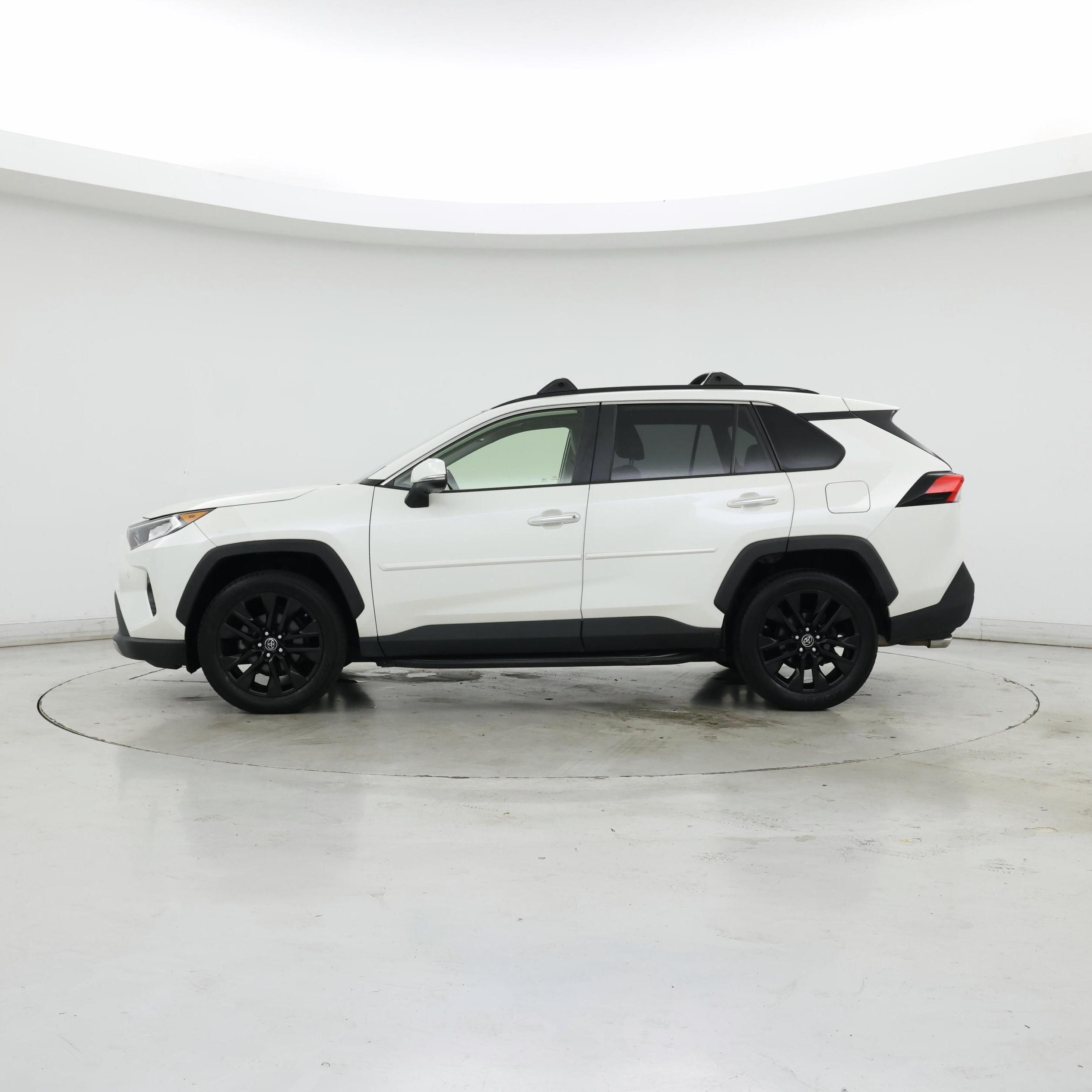 Thumbnail: 2019 Toyota RAV4 - 3