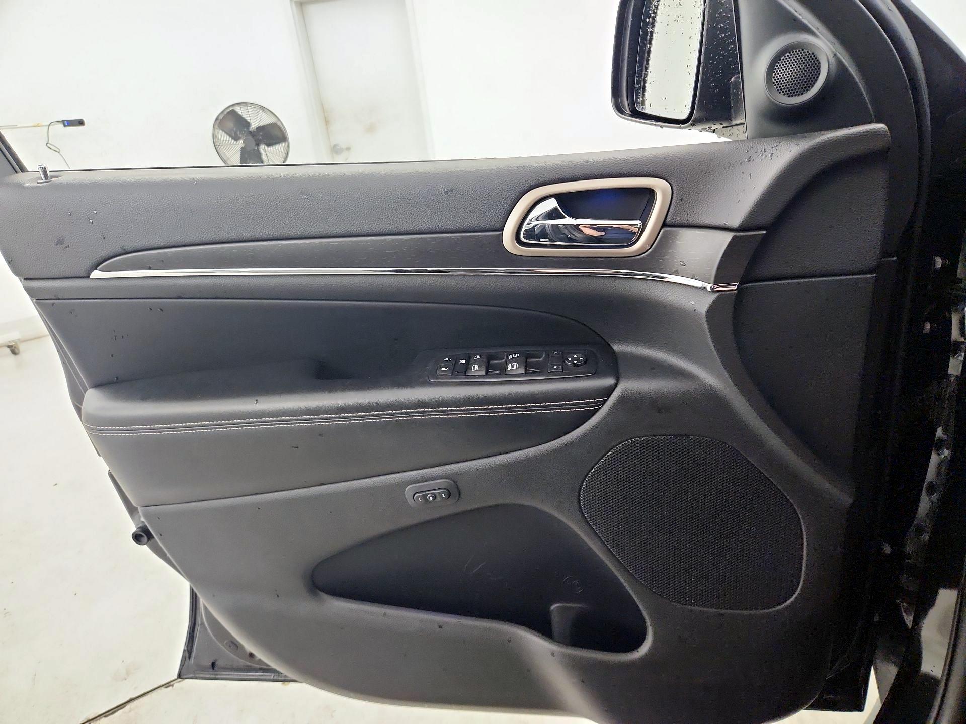 Thumbnail: 2016 Jeep Grand Cherokee - 12