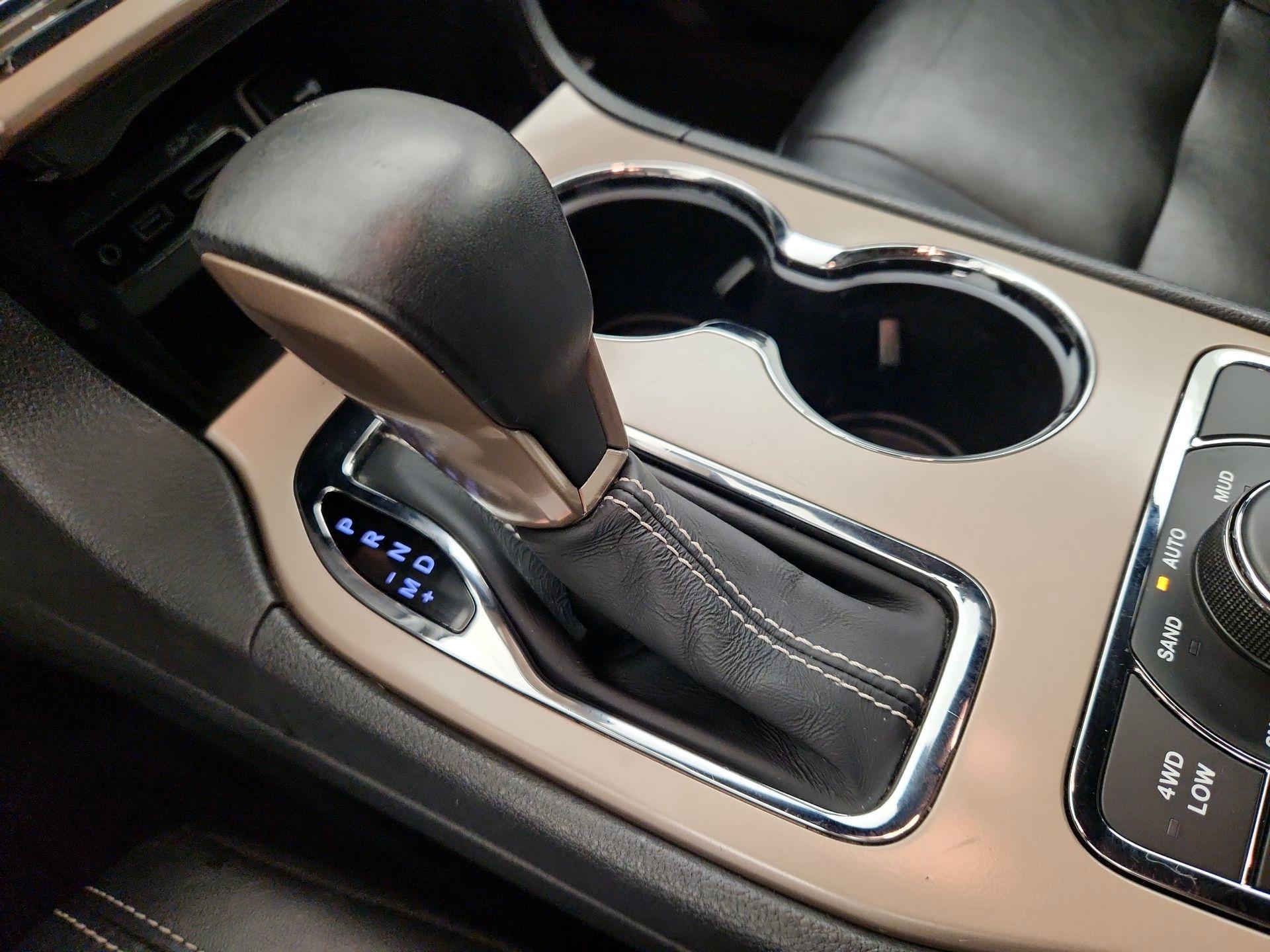 Thumbnail: 2016 Jeep Grand Cherokee - 17
