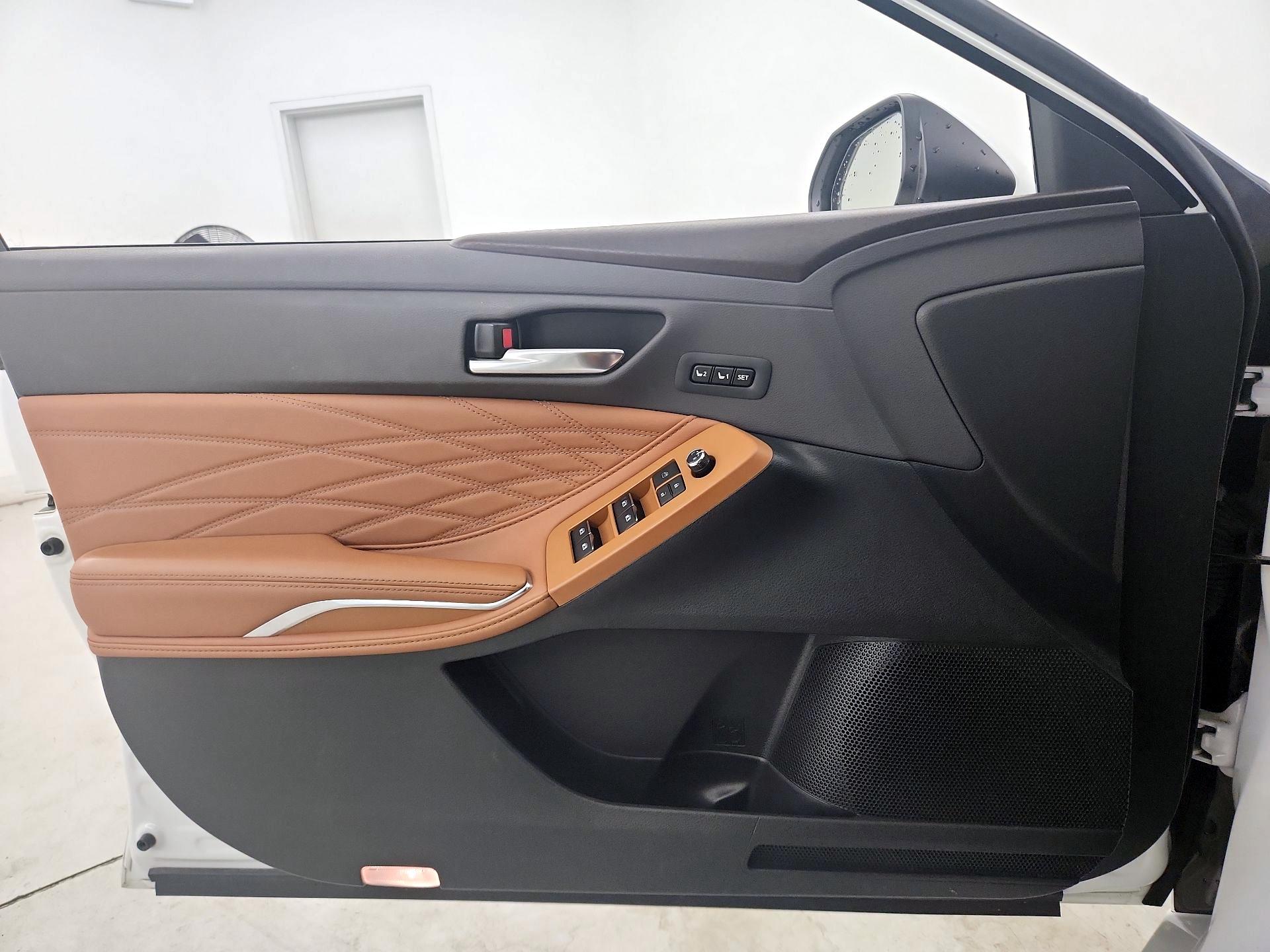 Thumbnail: 2019 Toyota Avalon - 12