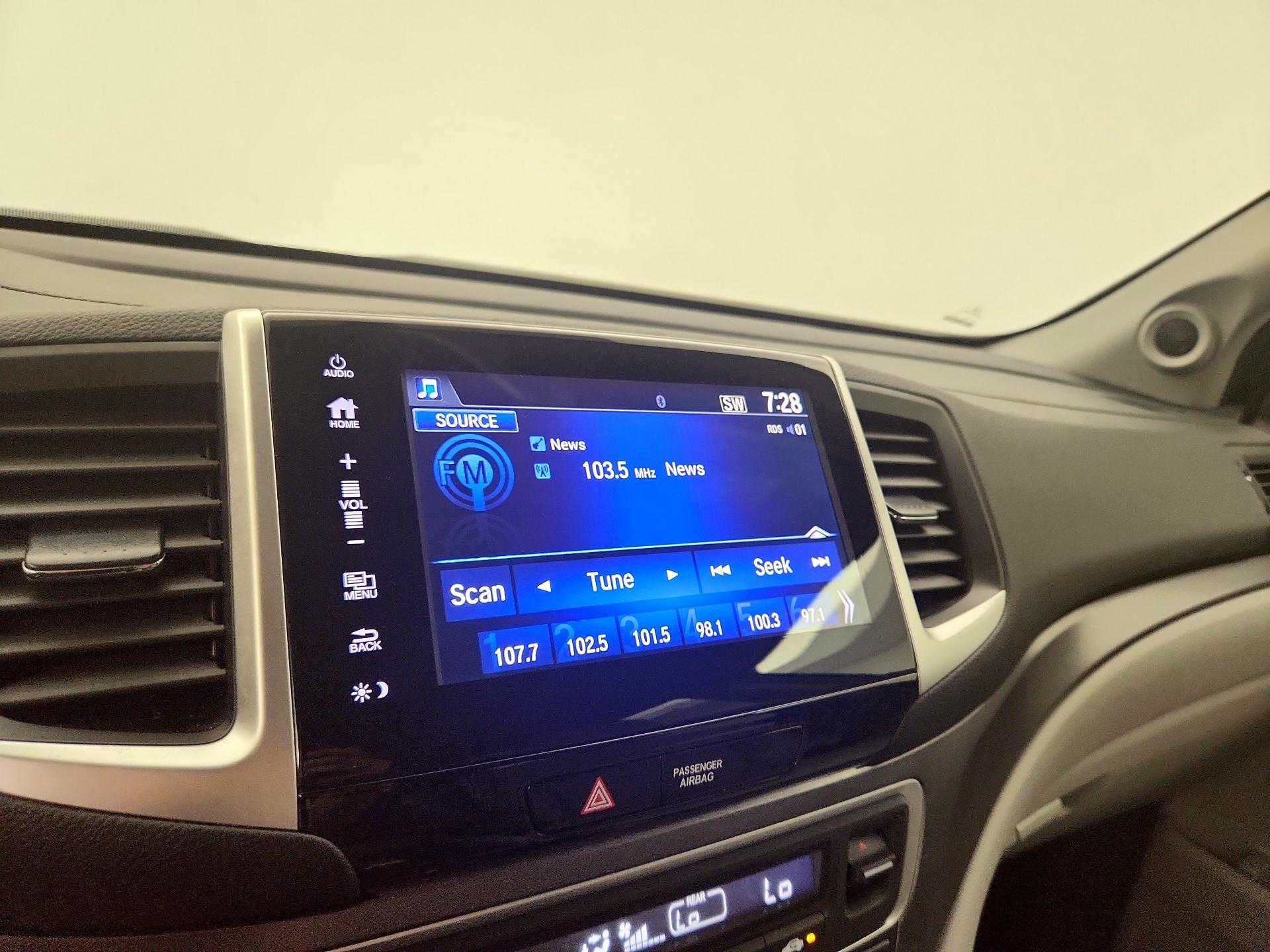 Thumbnail: 2018 Honda Pilot - 15