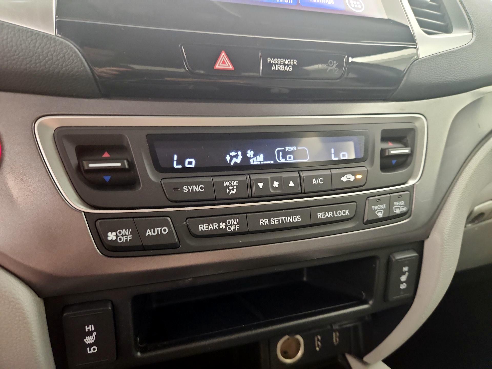 Thumbnail: 2018 Honda Pilot - 16