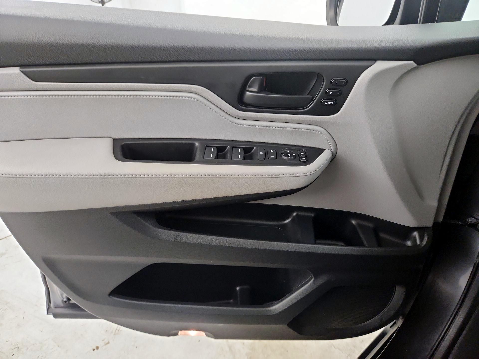 Thumbnail: 2018 Honda Odyssey - 12