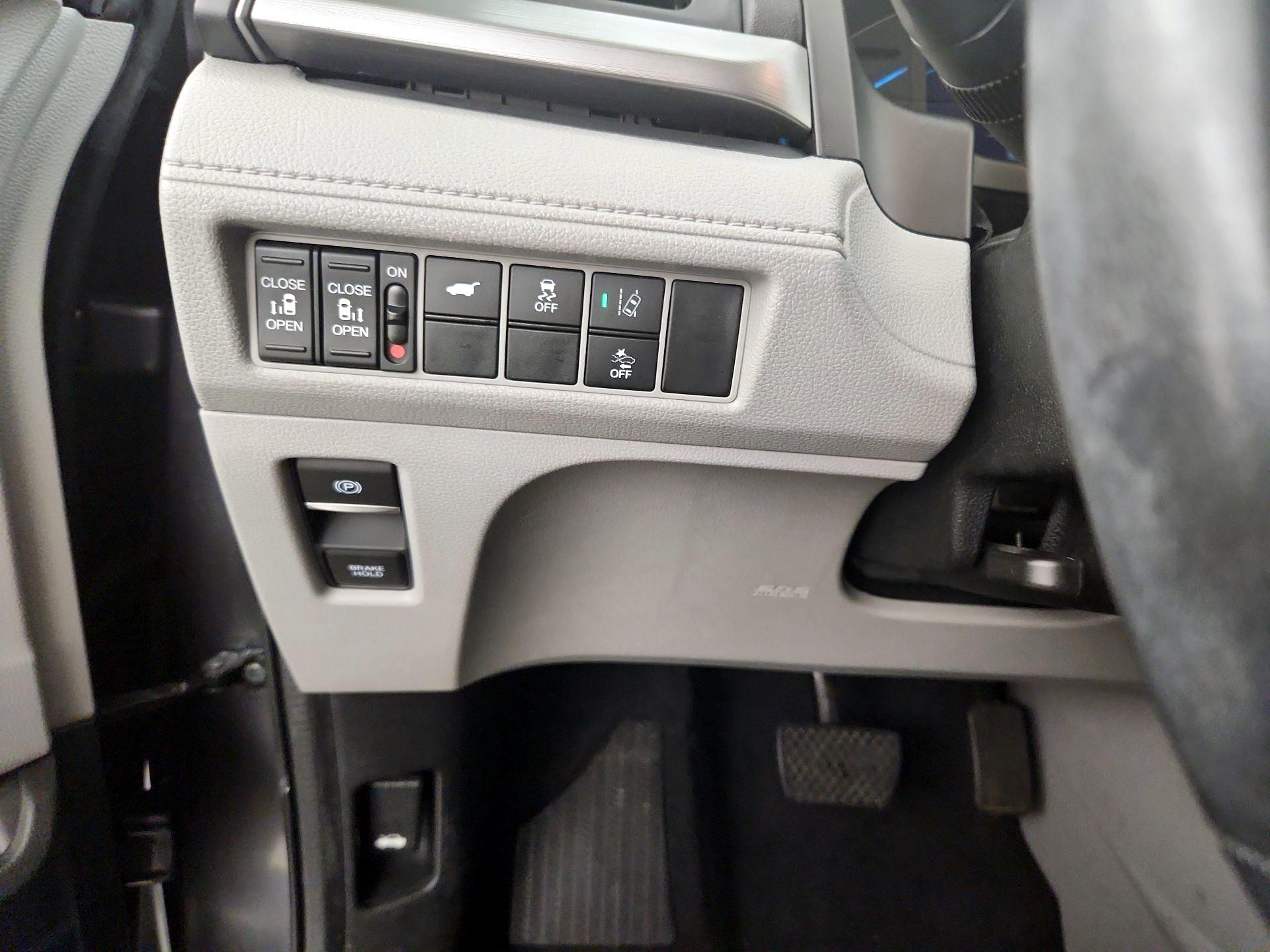 Thumbnail: 2018 Honda Odyssey - 13