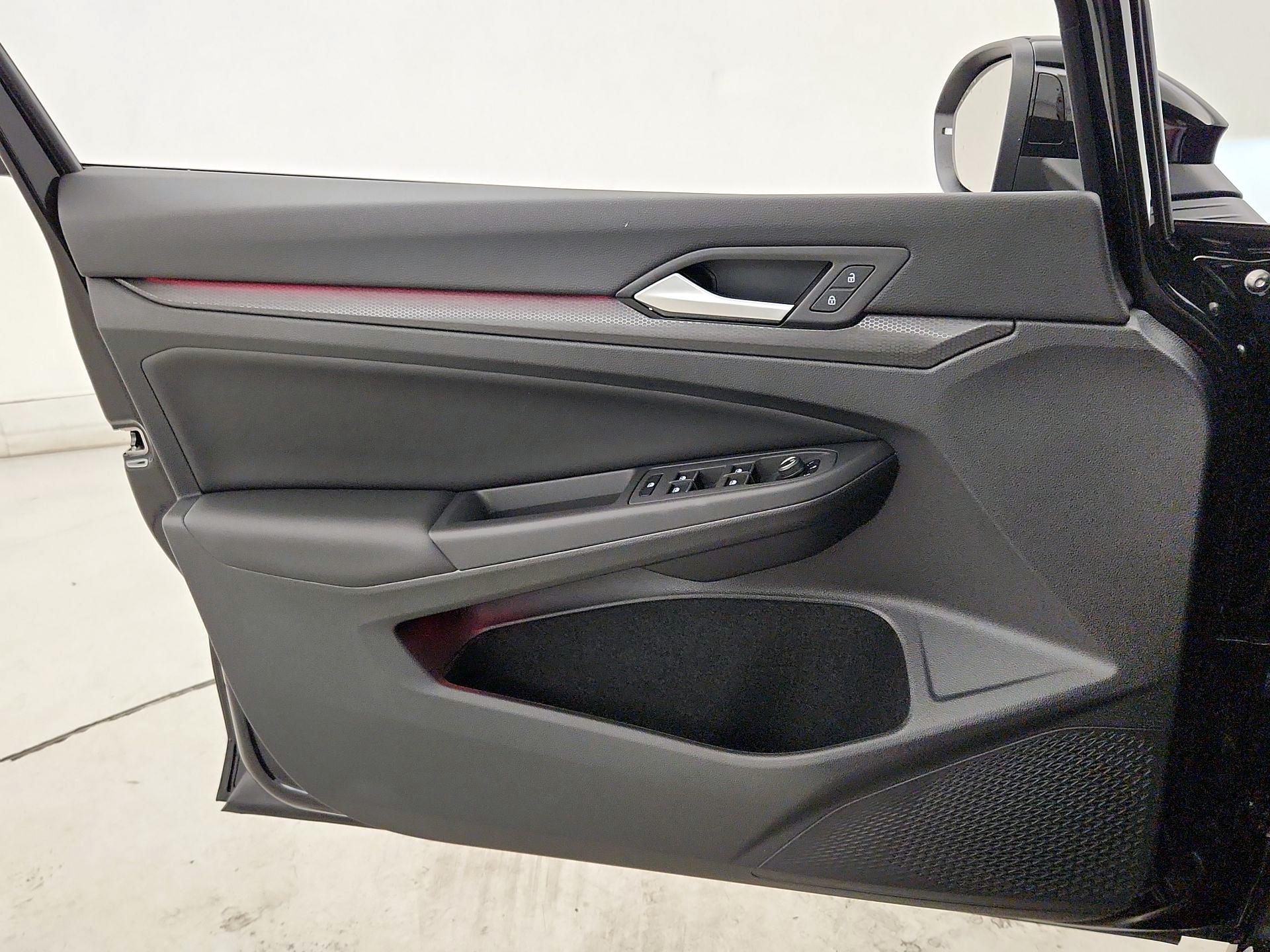 Thumbnail: 2024 Volkswagen Golf - 12