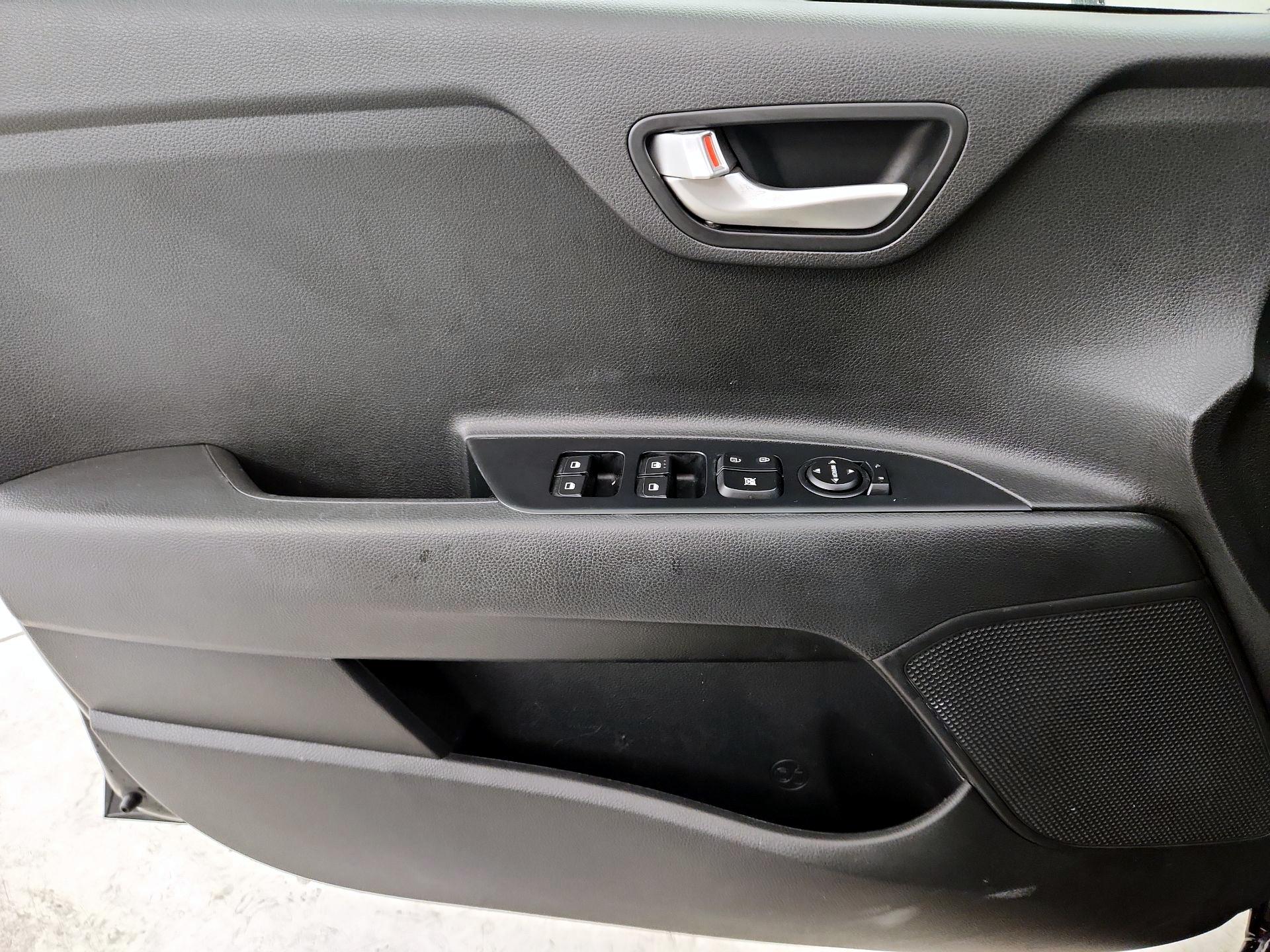 Thumbnail: 2020 Kia Rio - 12