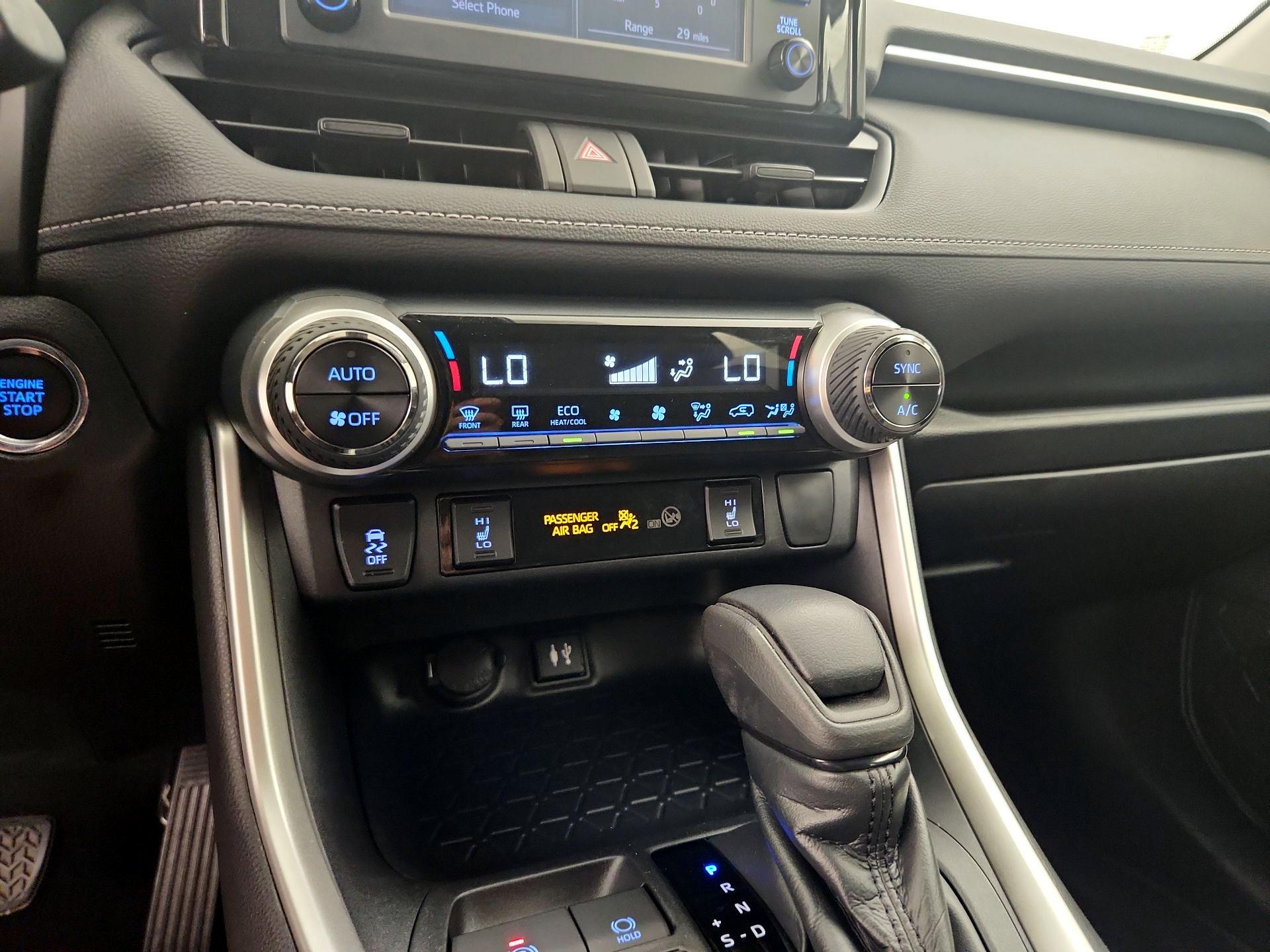 Thumbnail: 2019 Toyota RAV4 - 17