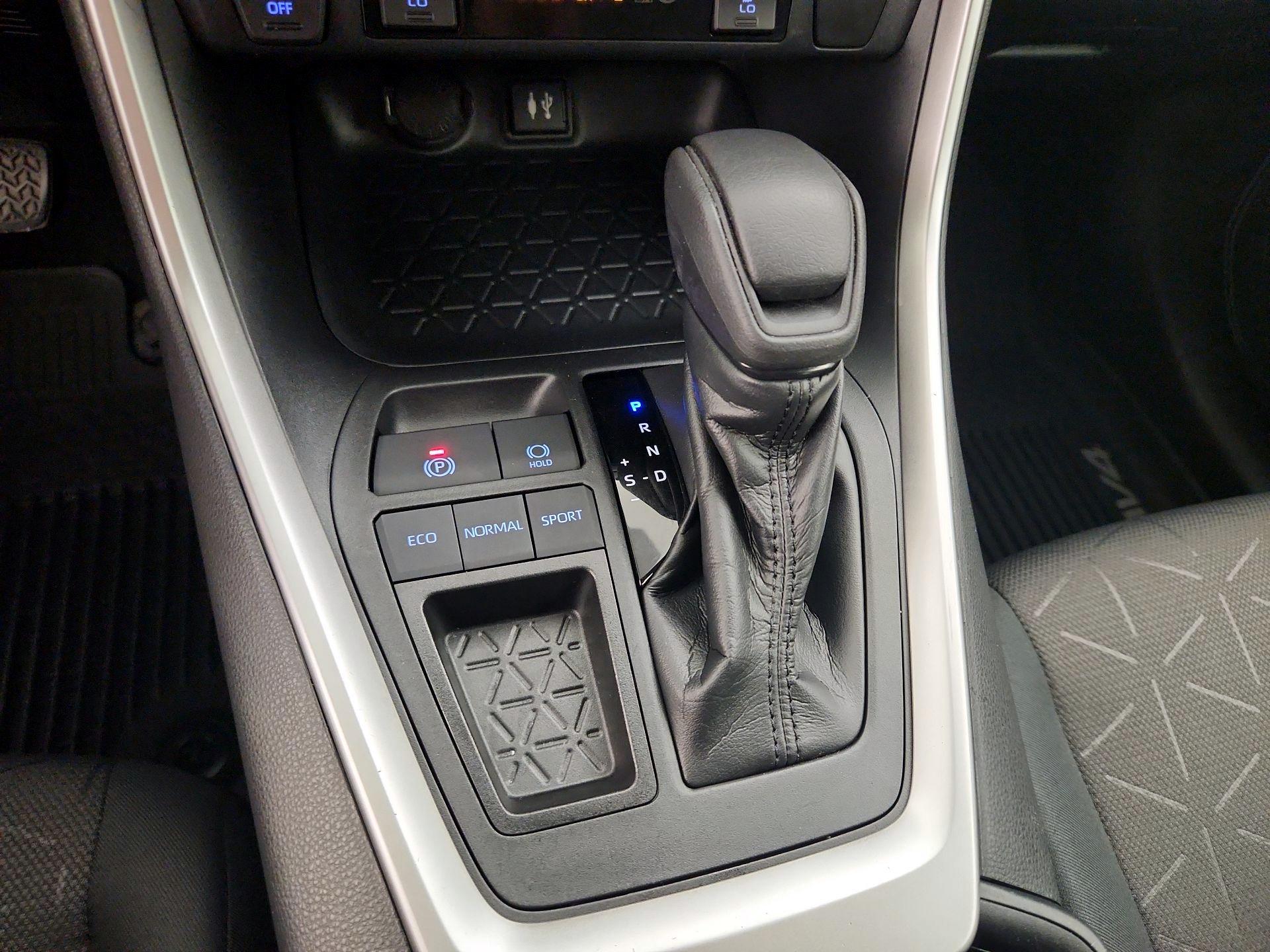 Thumbnail: 2019 Toyota RAV4 - 18