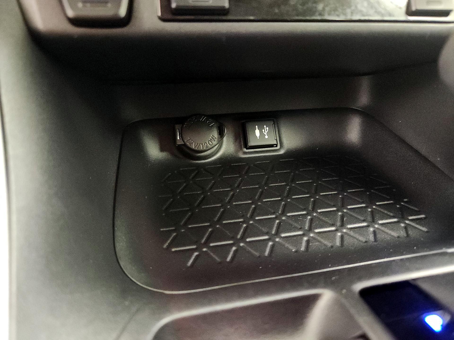 Thumbnail: 2019 Toyota RAV4 - 19