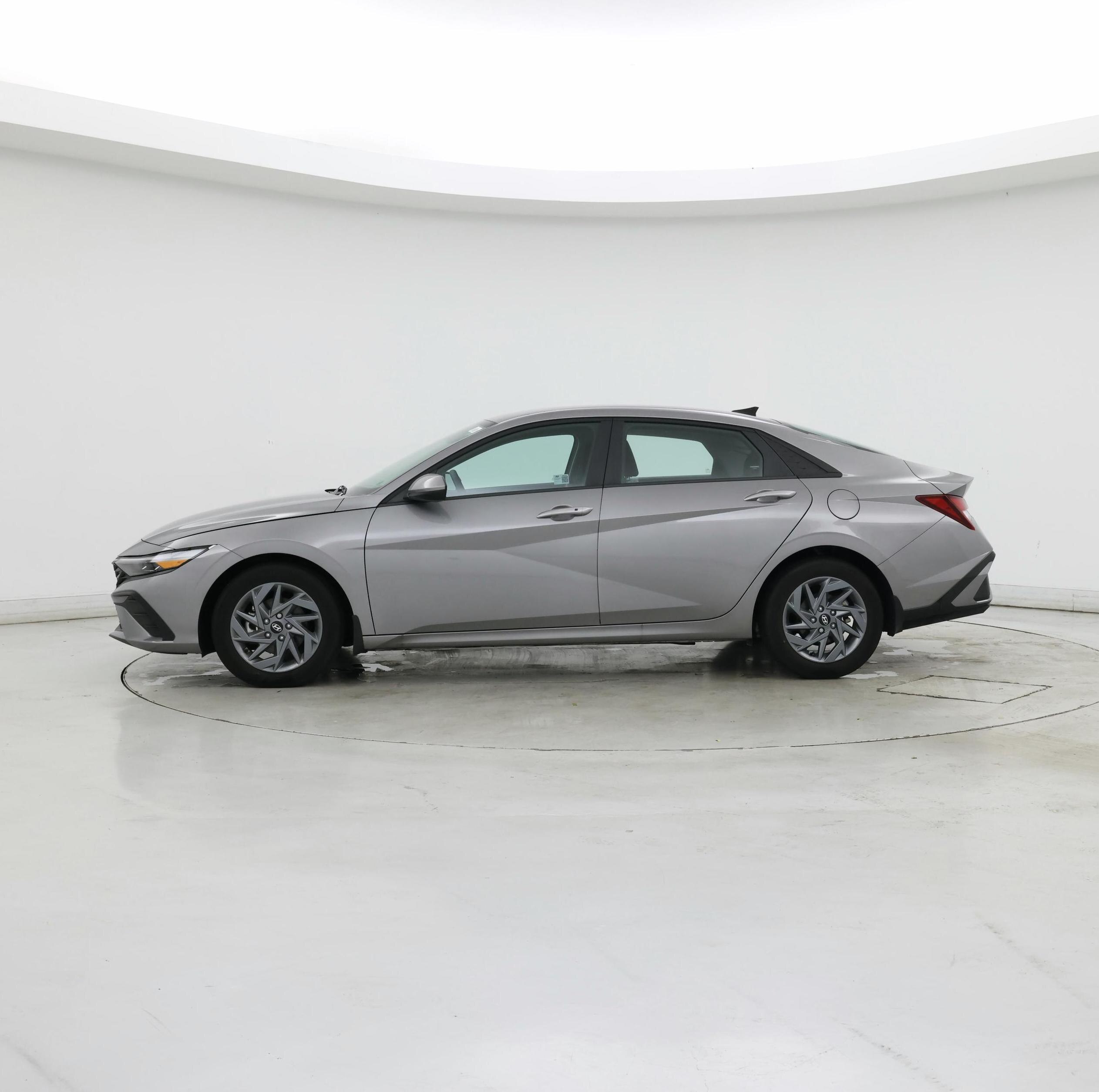 Thumbnail: 2024 Hyundai Elantra - 3