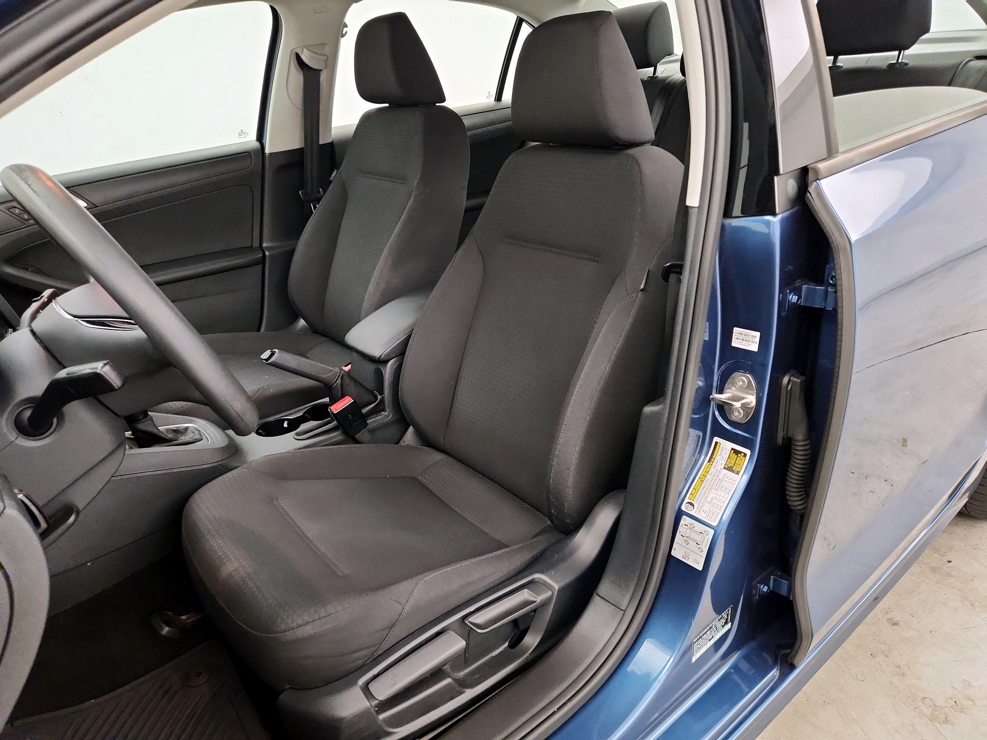 Thumbnail: 2016 Volkswagen Jetta - 11