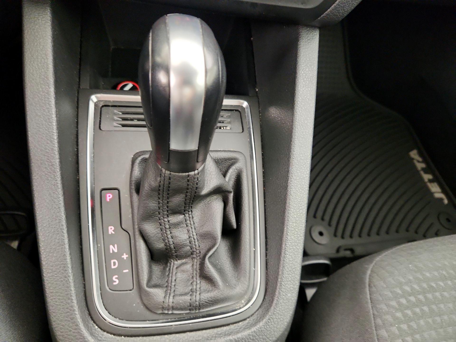 Thumbnail: 2016 Volkswagen Jetta - 16