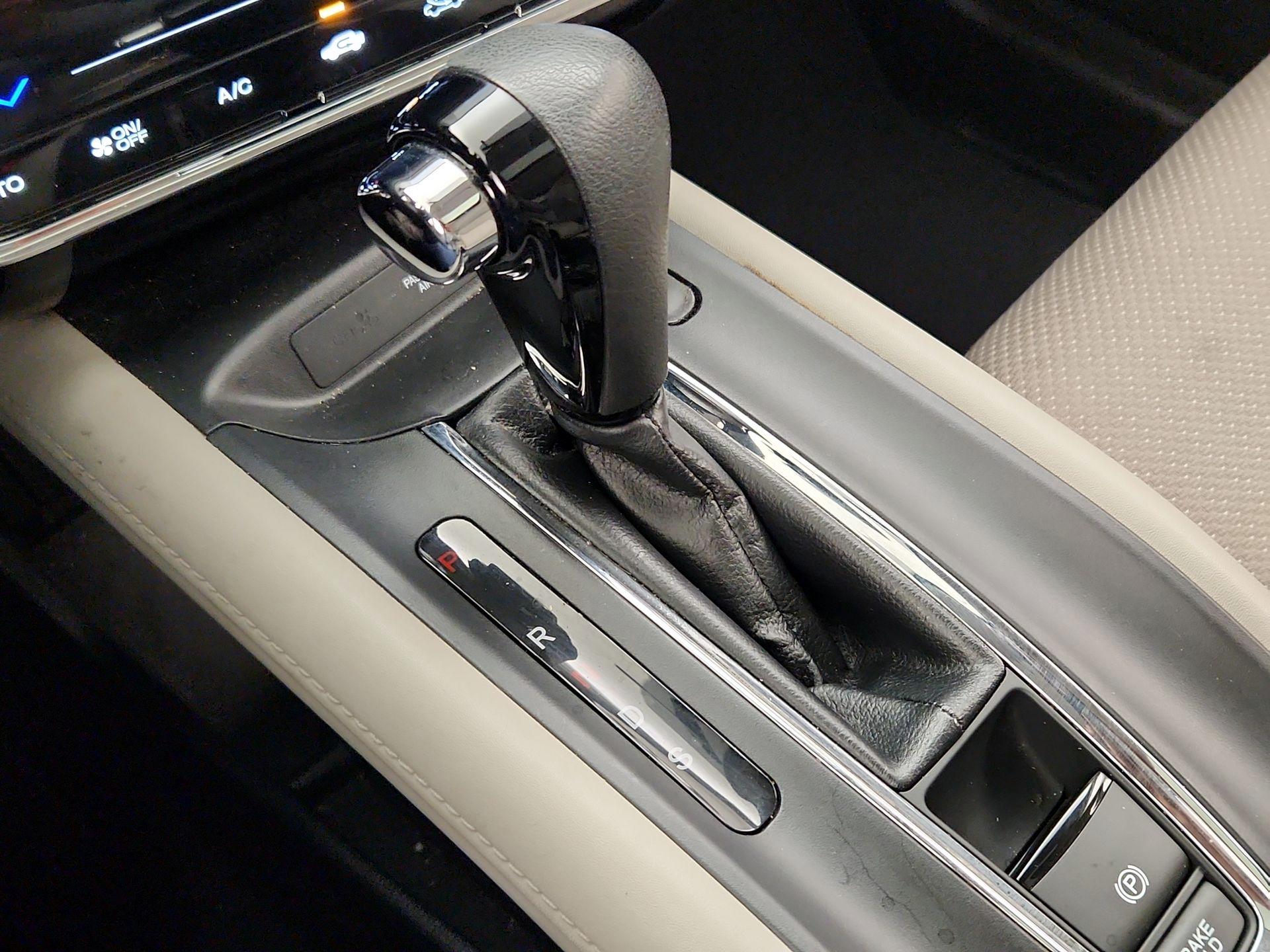 Thumbnail: 2016 Honda HR-V - 17