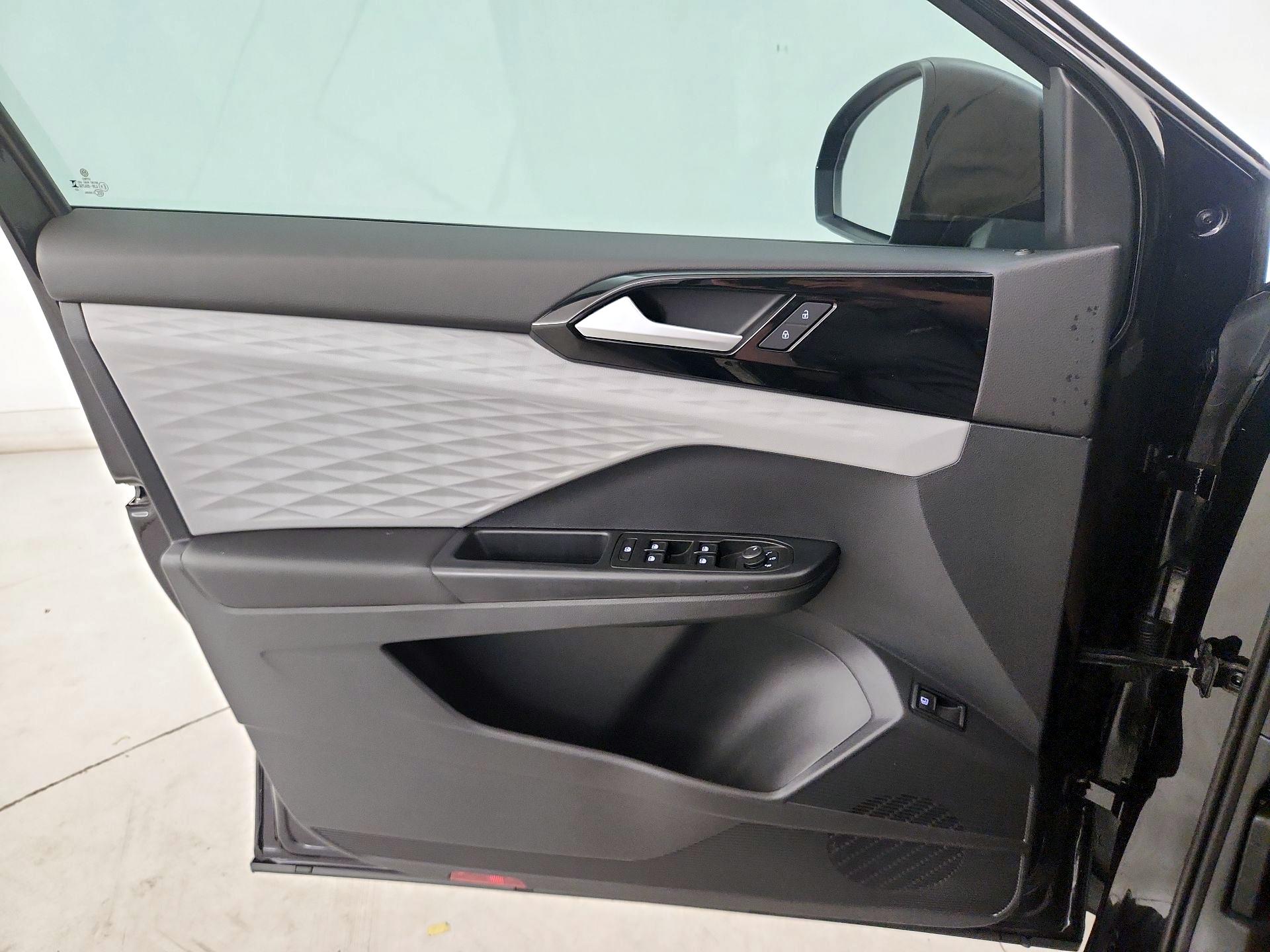 Thumbnail: 2023 Volkswagen Taos - 12