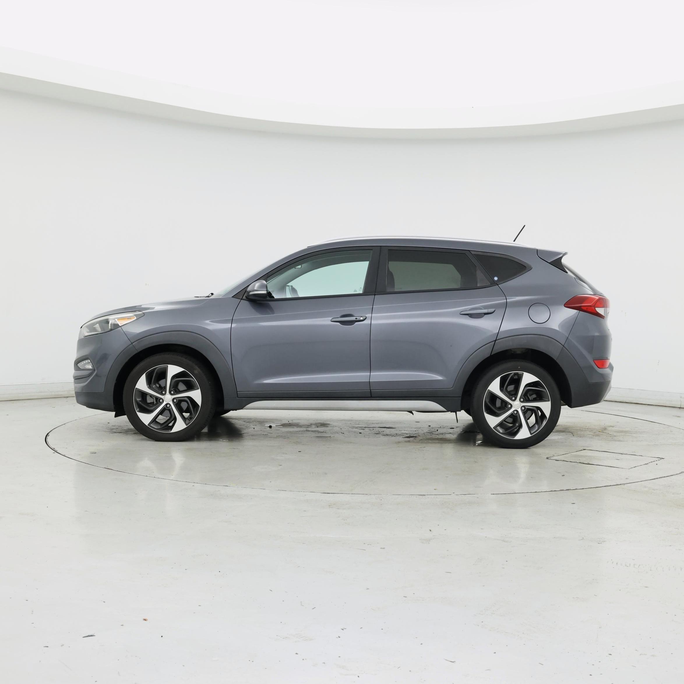 Thumbnail: 2017 Hyundai Tucson - 3