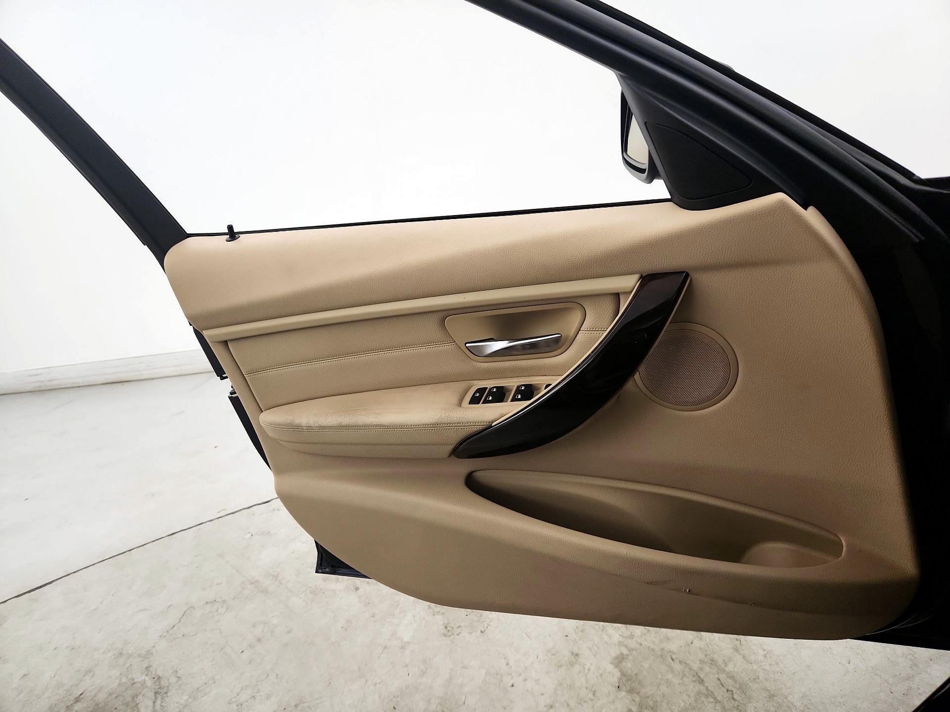 Thumbnail: 2014 BMW 3 Series - 12