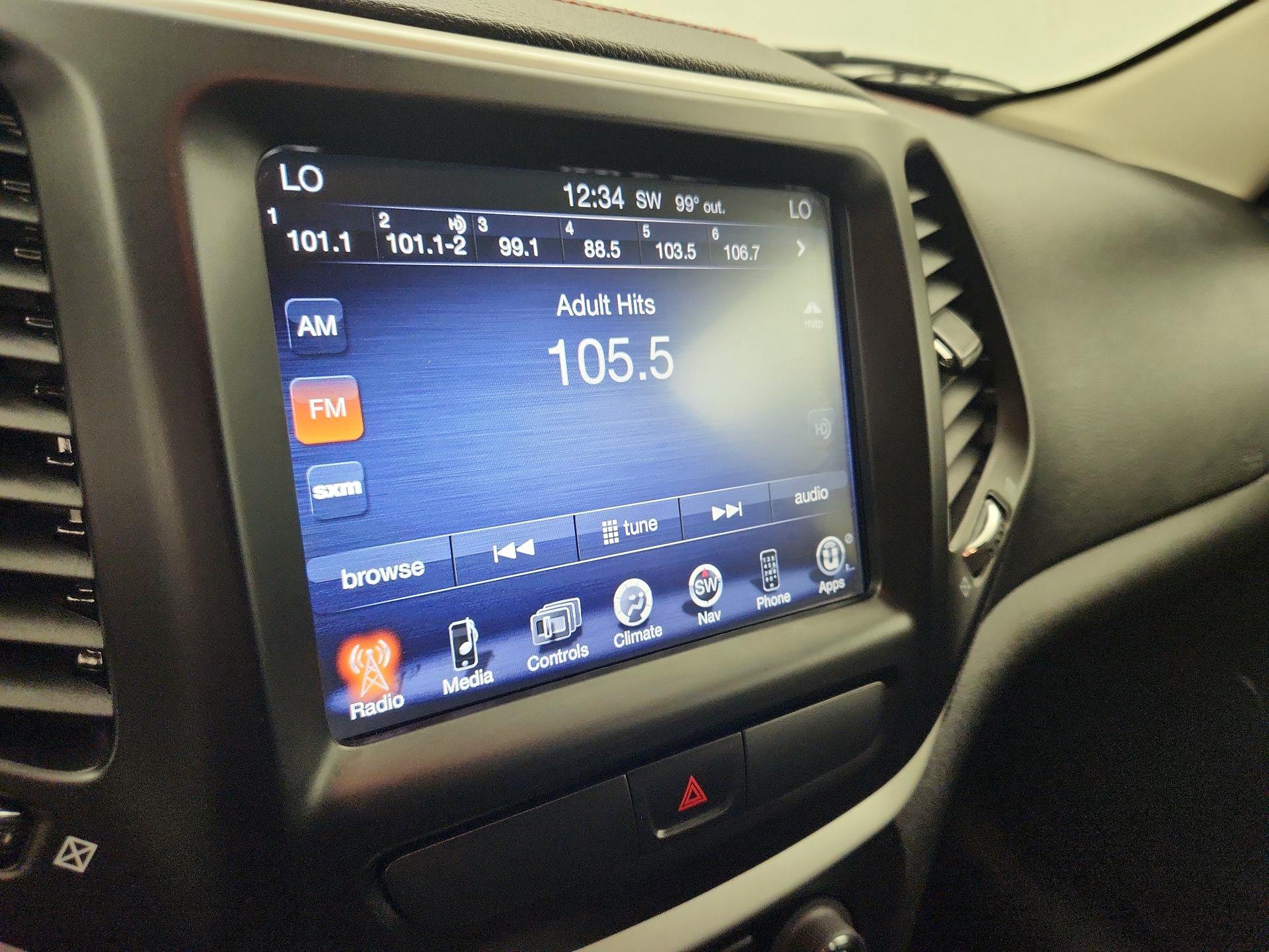 Thumbnail: 2015 Jeep Cherokee - 16