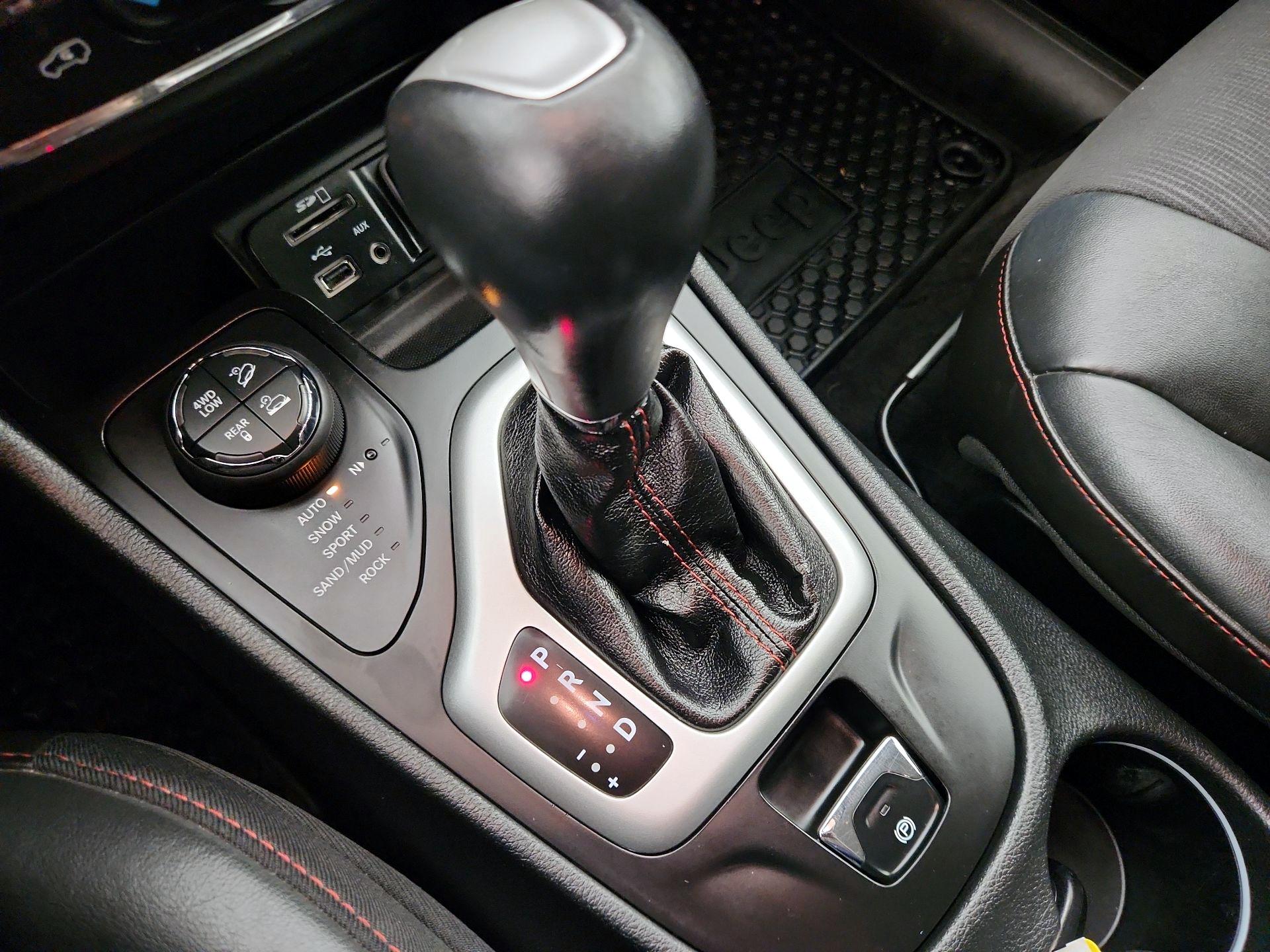 Thumbnail: 2015 Jeep Cherokee - 18