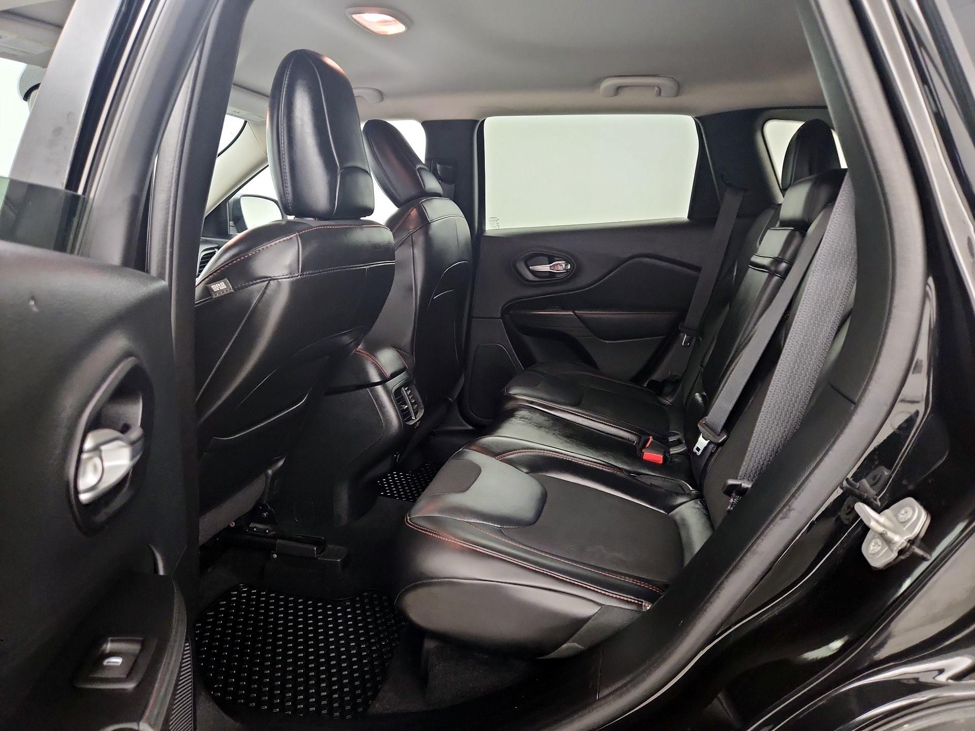 Thumbnail: 2015 Jeep Cherokee - 20