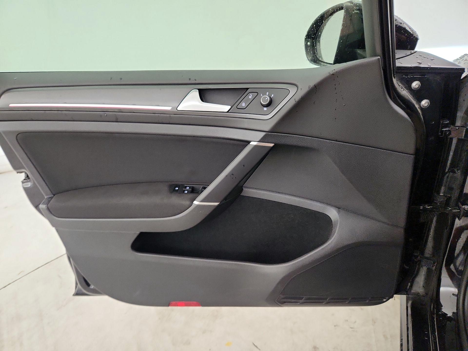 Thumbnail: 2019 Volkswagen Golf - 12