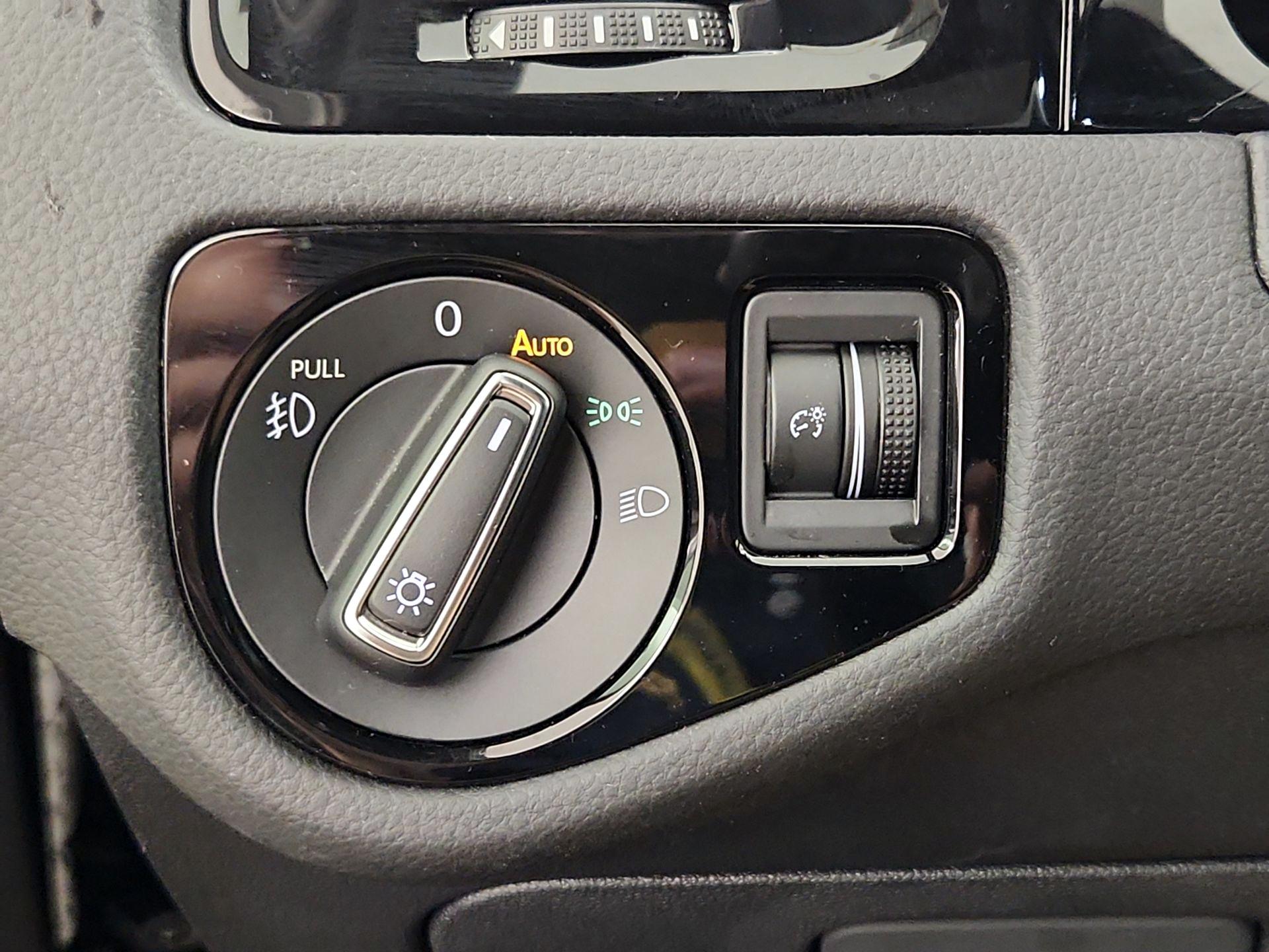 Thumbnail: 2019 Volkswagen Golf - 13
