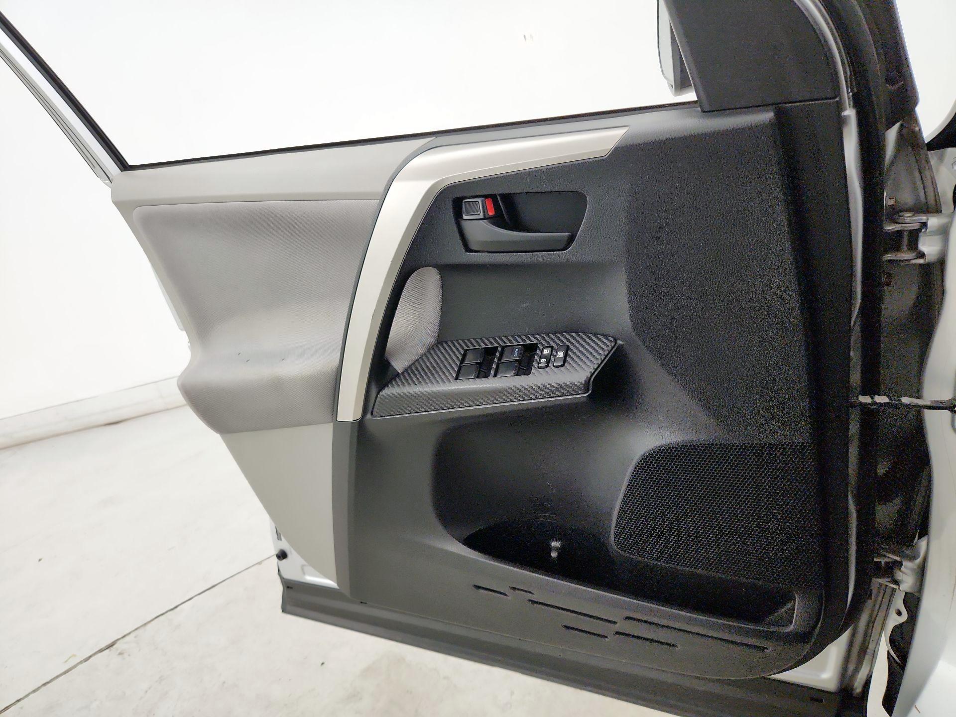 Thumbnail: 2013 Toyota RAV4 - 12
