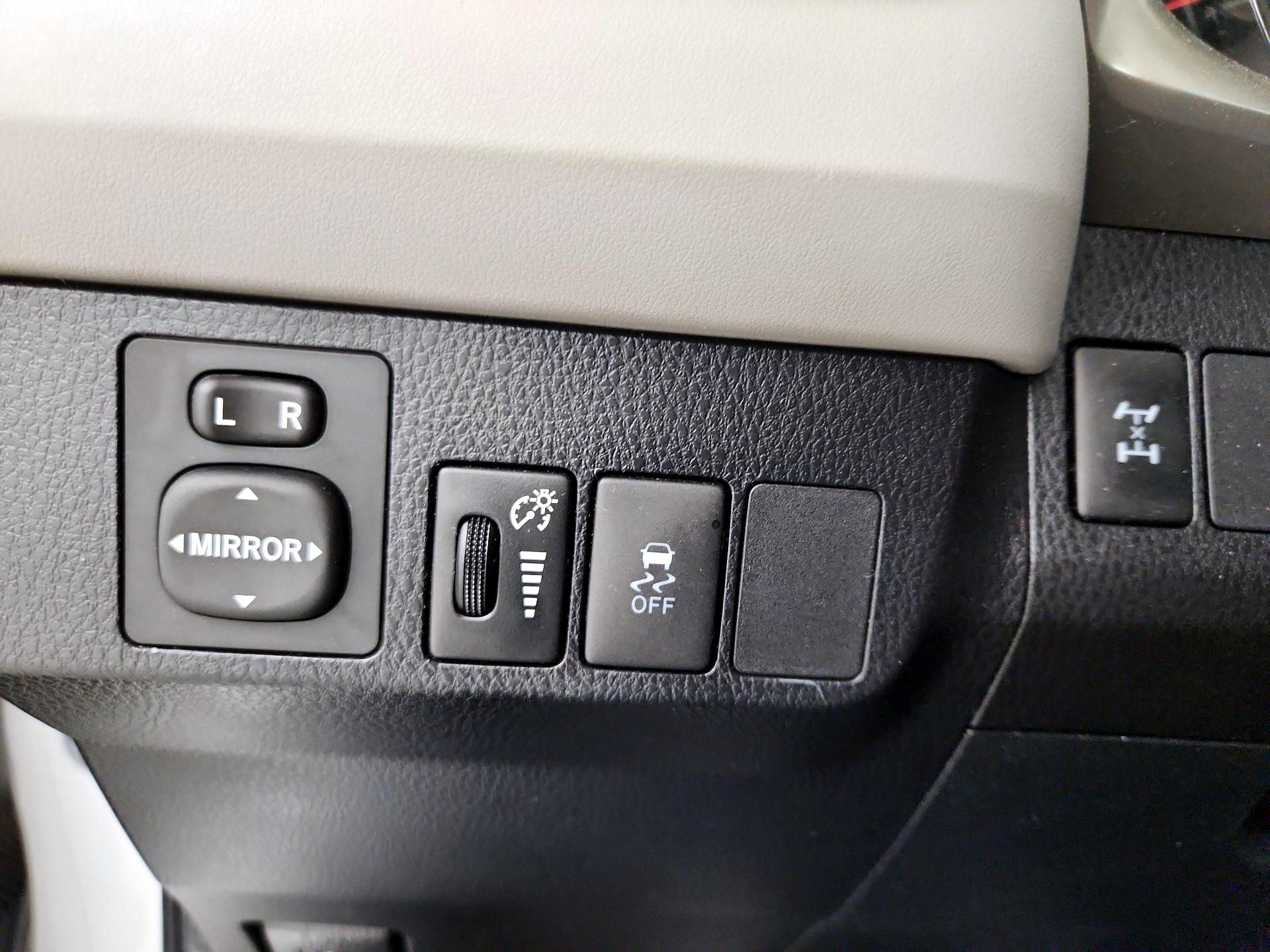 Thumbnail: 2013 Toyota RAV4 - 13