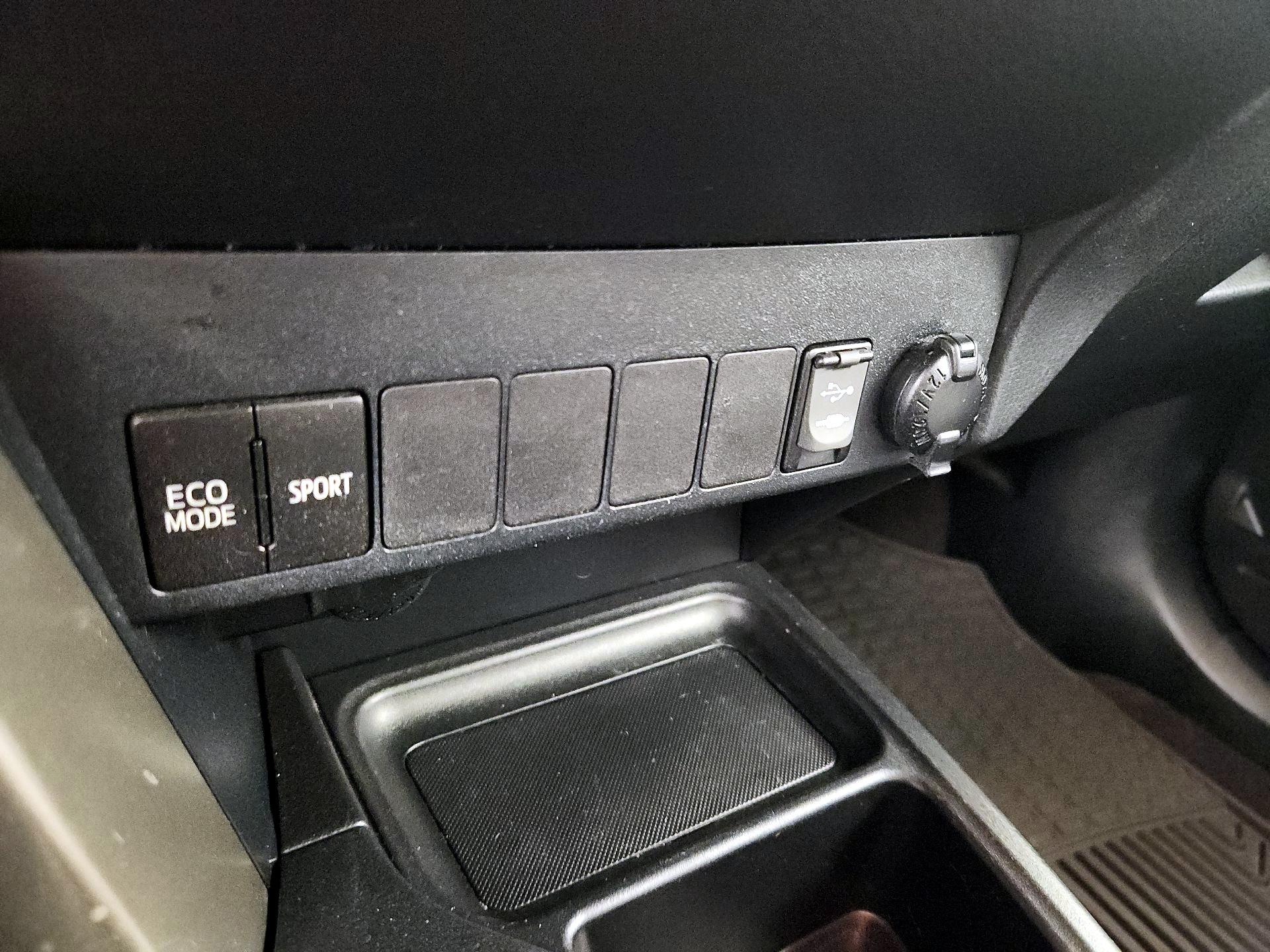 Thumbnail: 2013 Toyota RAV4 - 18