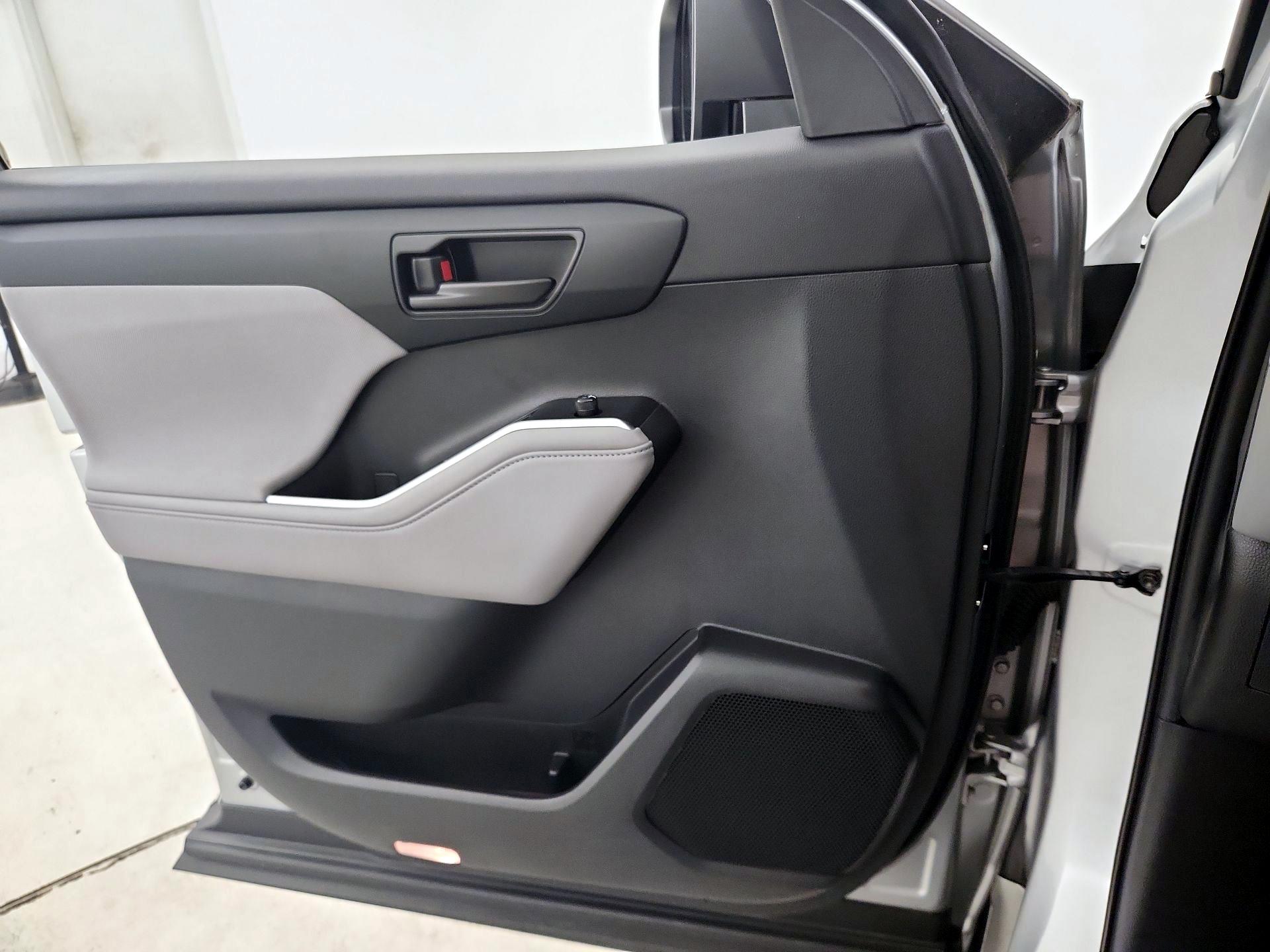 Thumbnail: 2020 Toyota Highlander - 12