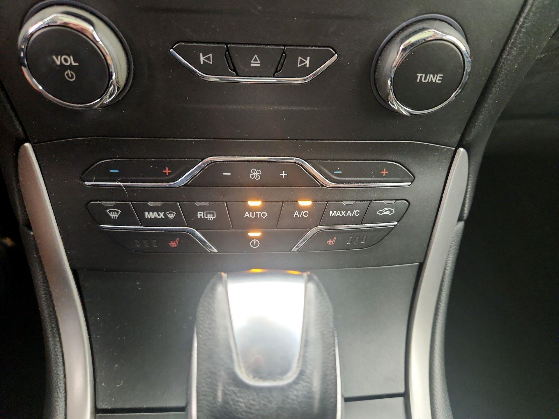 Thumbnail: 2015 Ford Edge - 16