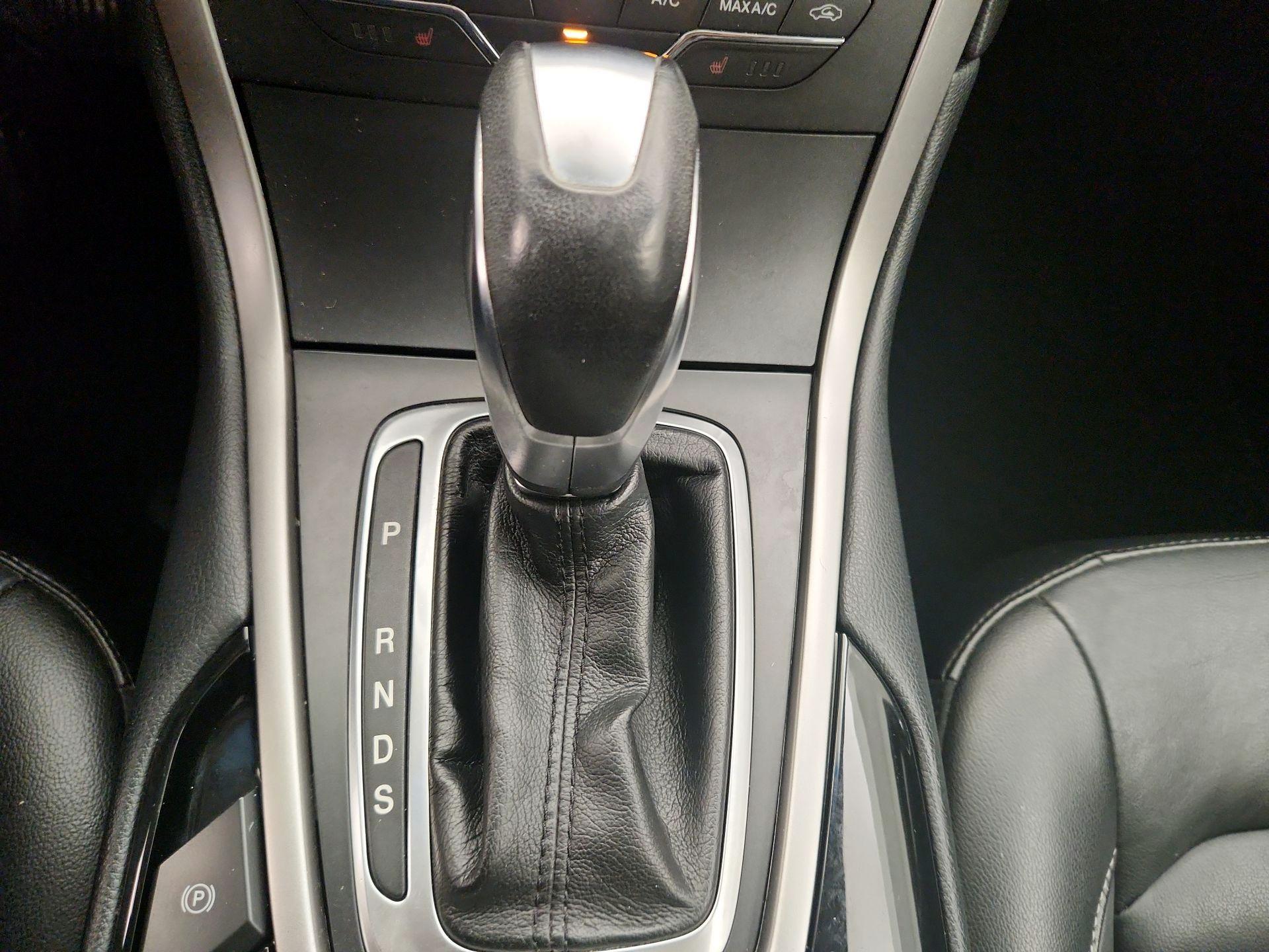 Thumbnail: 2015 Ford Edge - 17