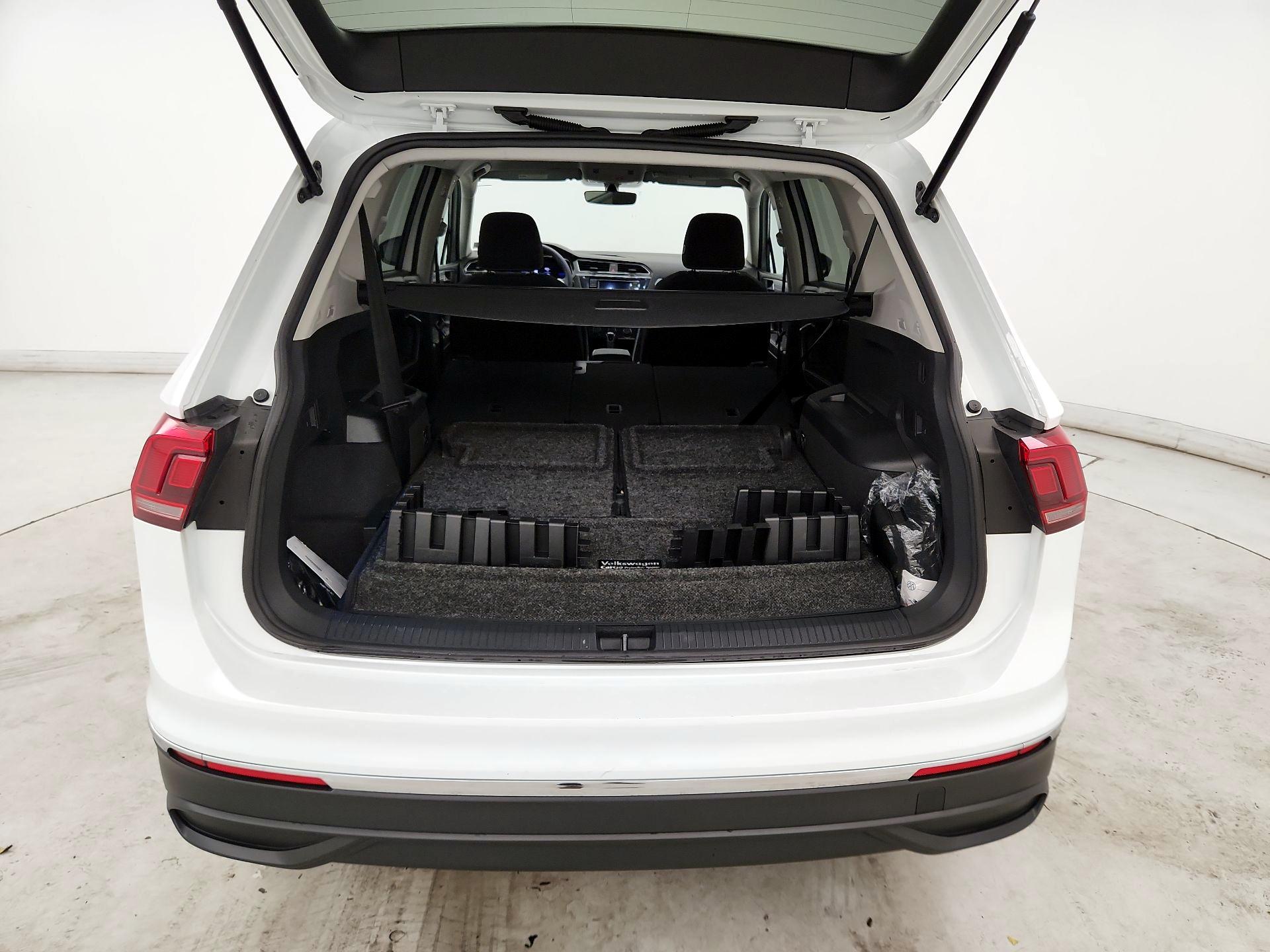 Thumbnail: 2023 Volkswagen Tiguan - 19