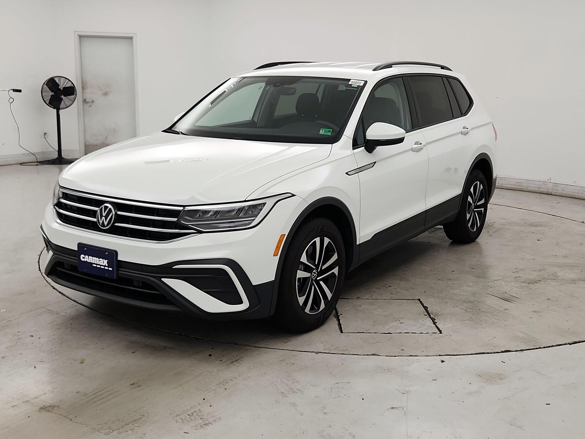 Thumbnail: 2023 Volkswagen Tiguan - 3