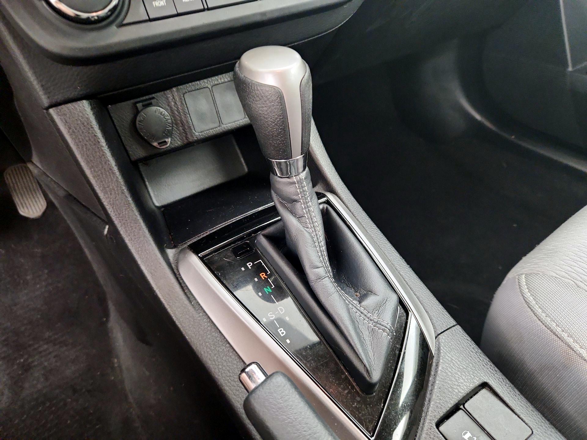 Thumbnail: 2015 Toyota Corolla - 17
