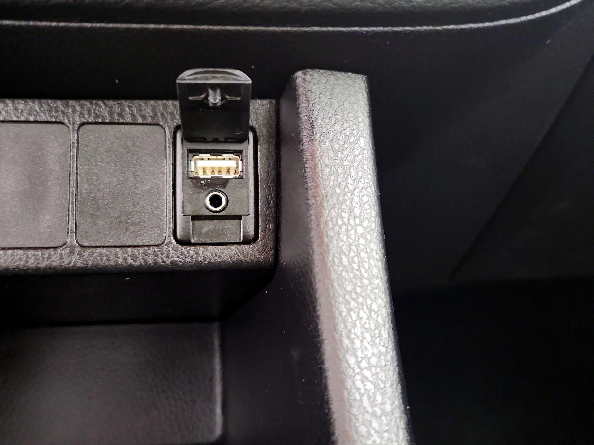 Thumbnail: 2015 Toyota Corolla - 18